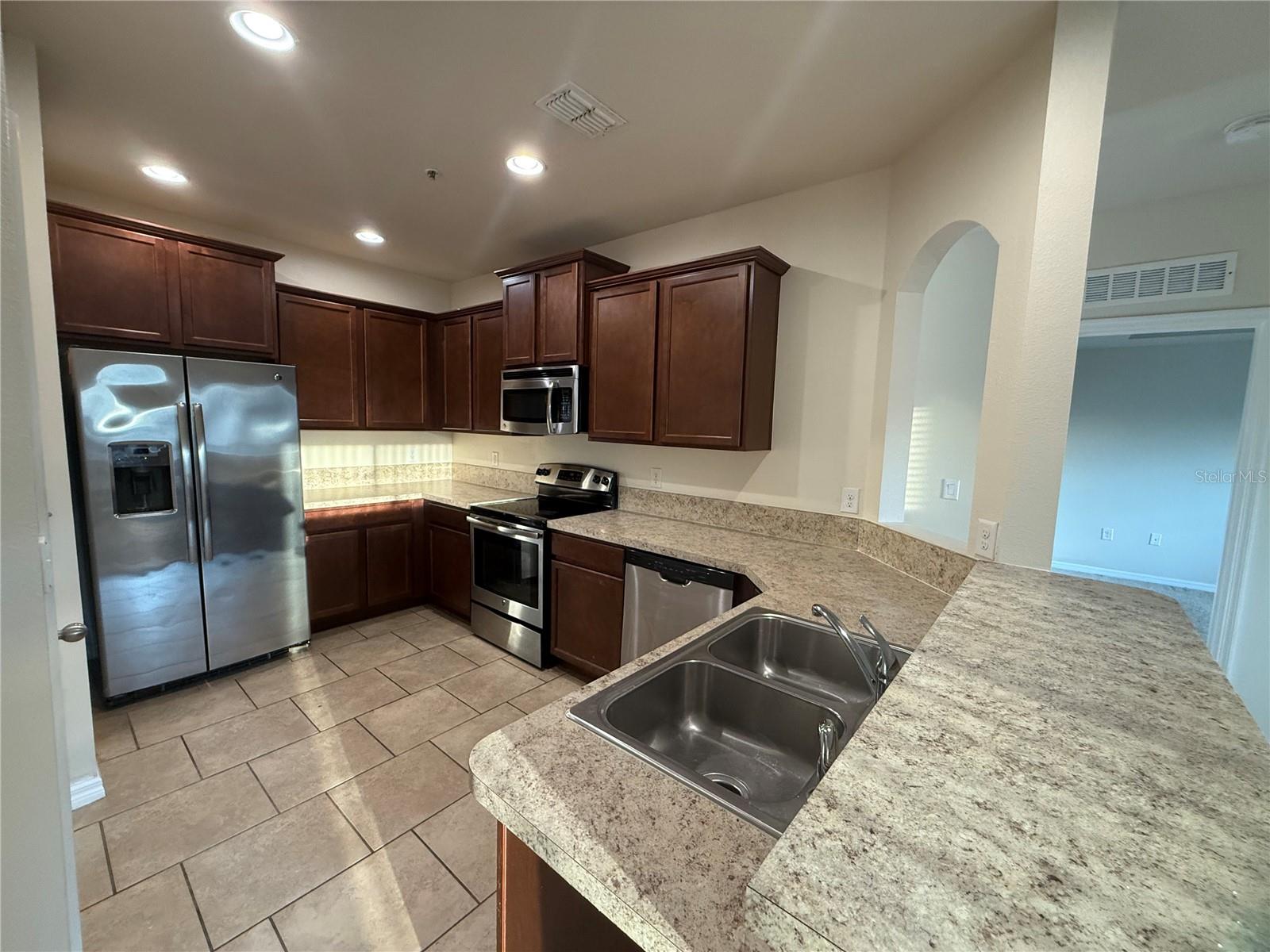 Listing photo id 16 for 6568 Goldenrod Road A