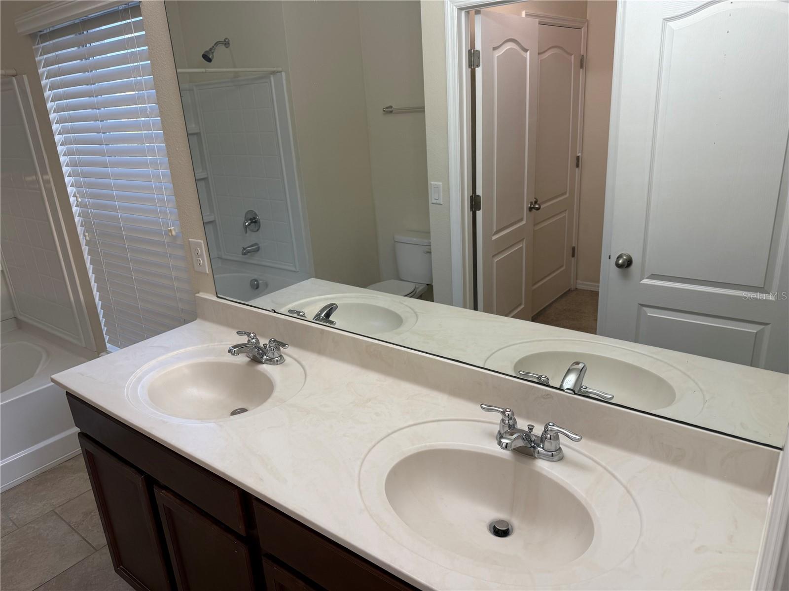 Listing photo id 25 for 6568 Goldenrod Road A