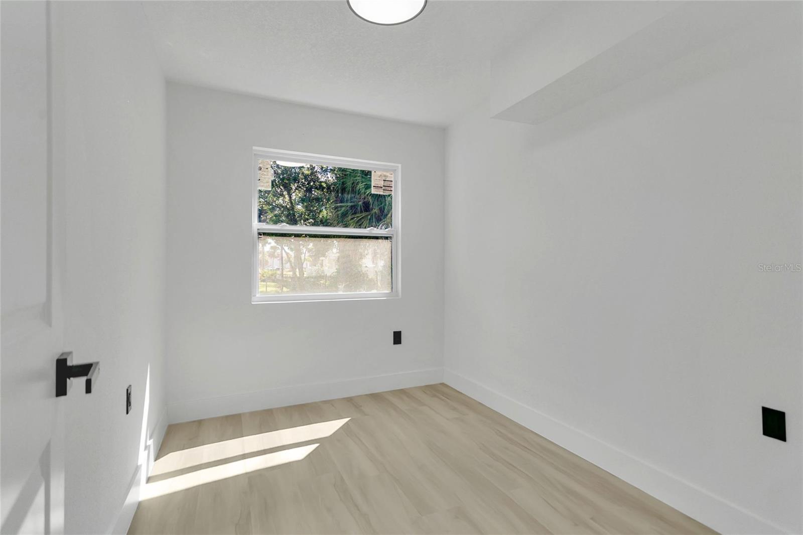 Image 10 of 28 For 325 Burleigh Avenue