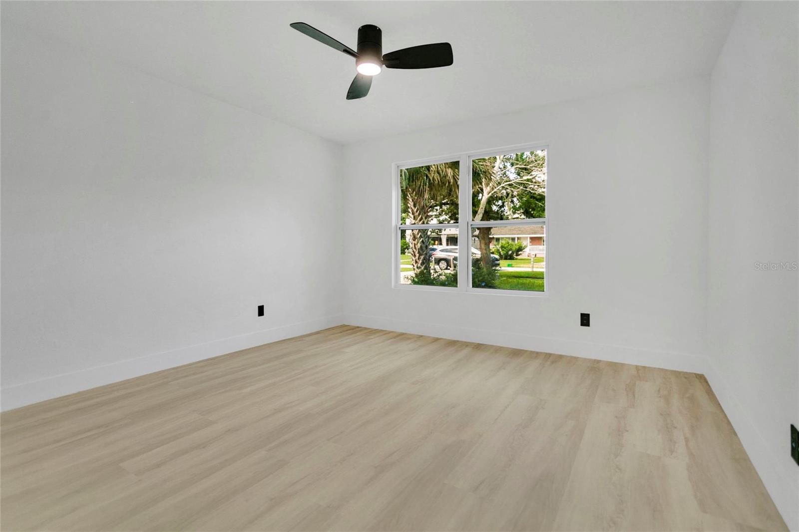 Image 12 of 28 For 325 Burleigh Avenue