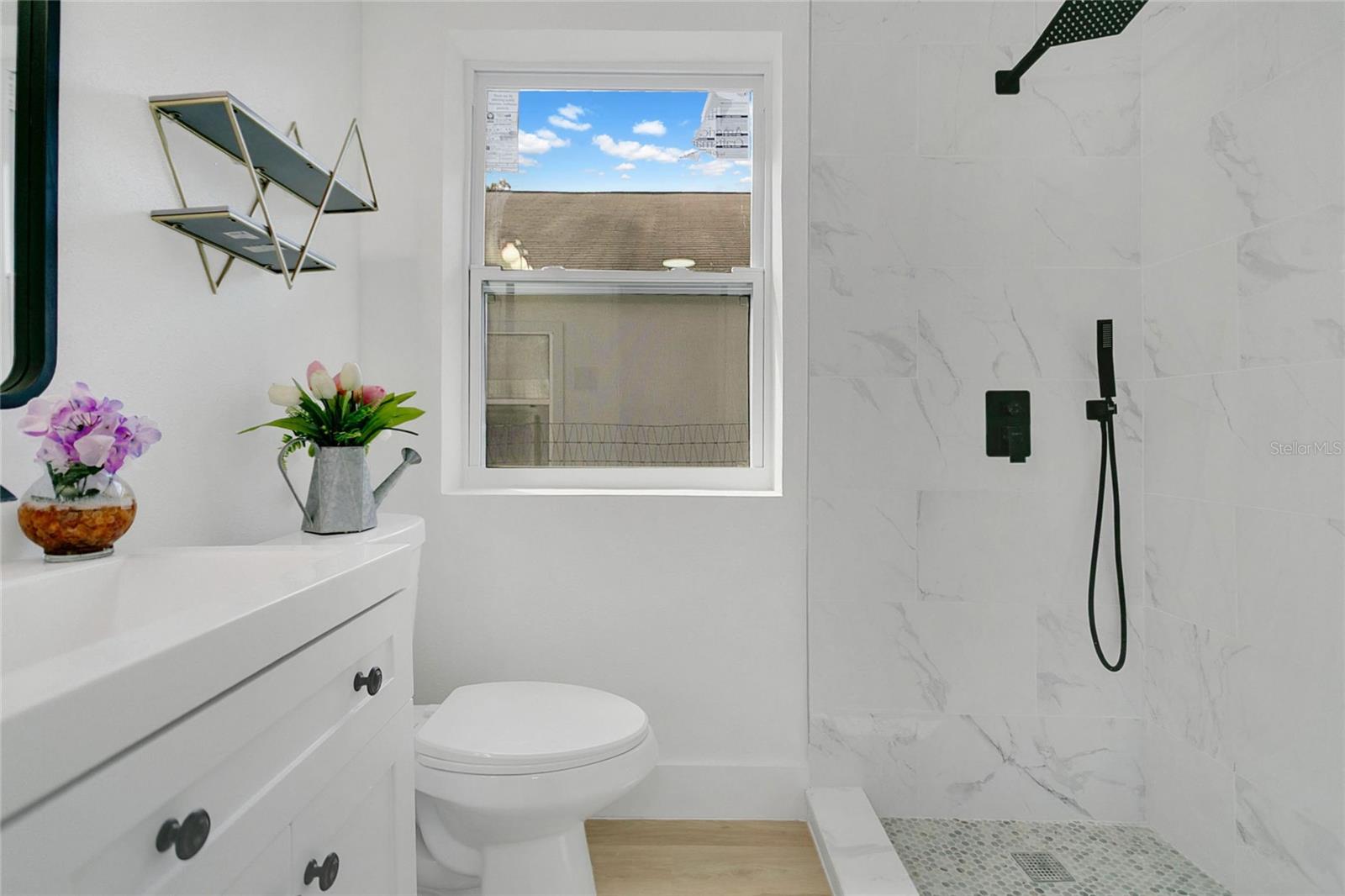 Image 13 of 28 For 325 Burleigh Avenue