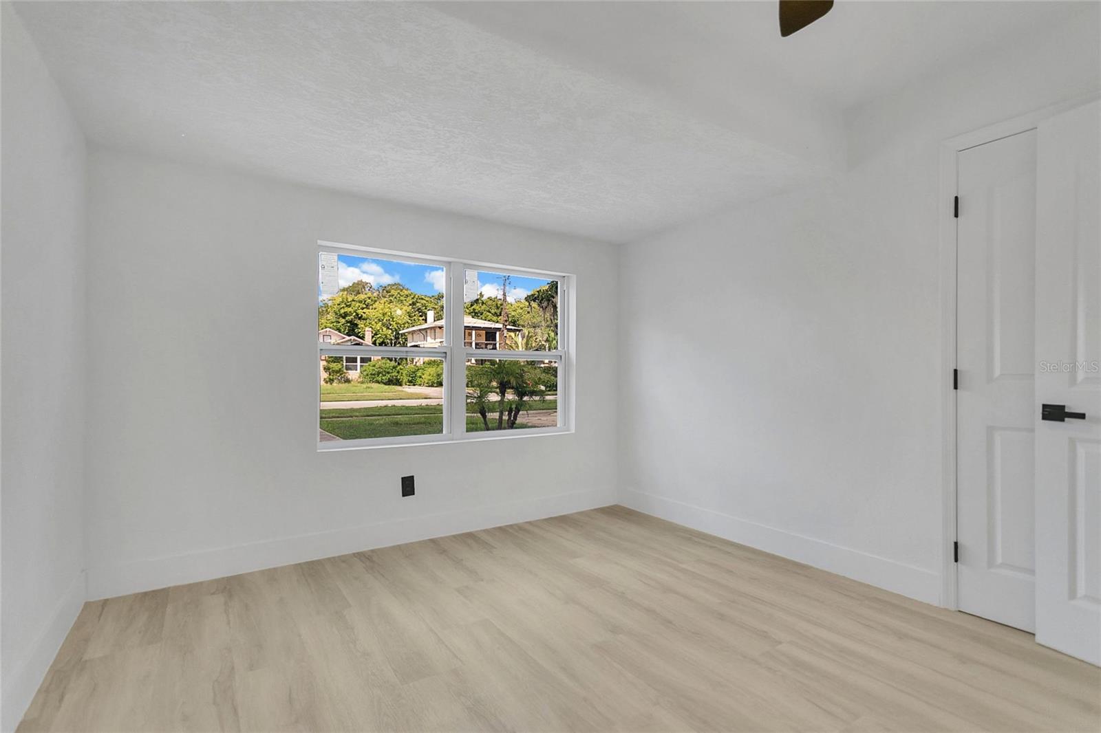 Image 14 of 28 For 325 Burleigh Avenue