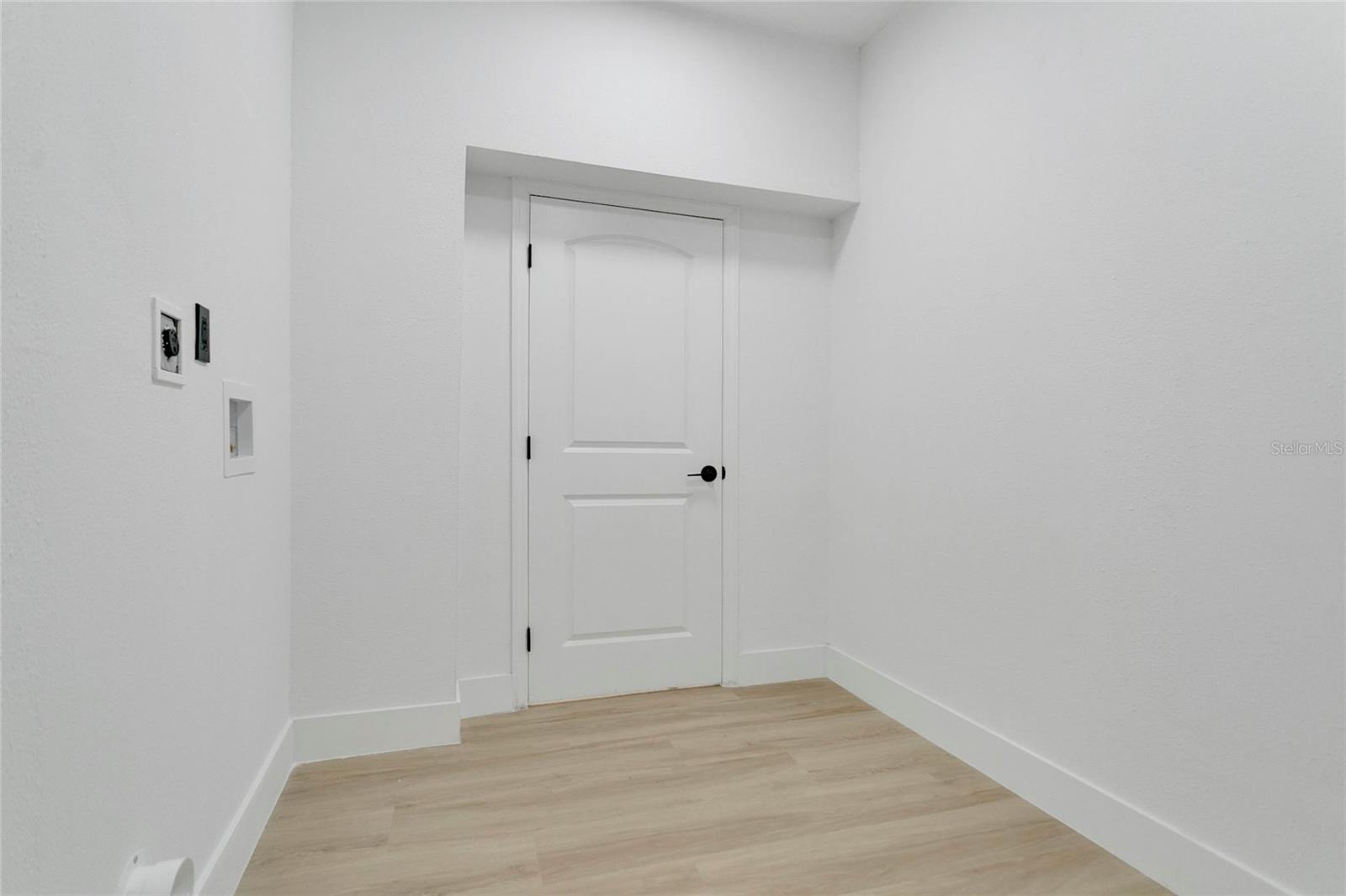Image 16 of 28 For 325 Burleigh Avenue