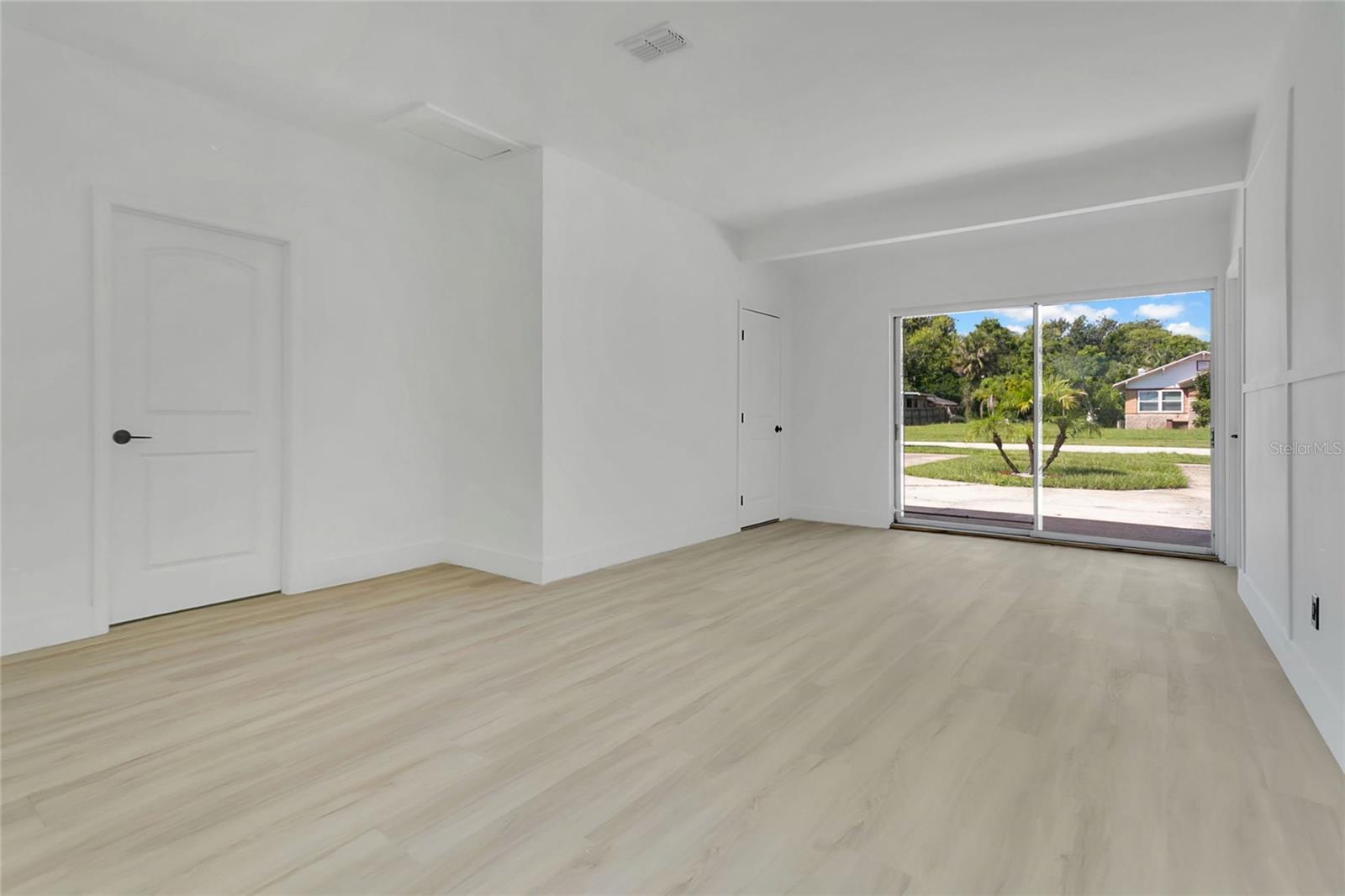 Image 17 of 28 For 325 Burleigh Avenue