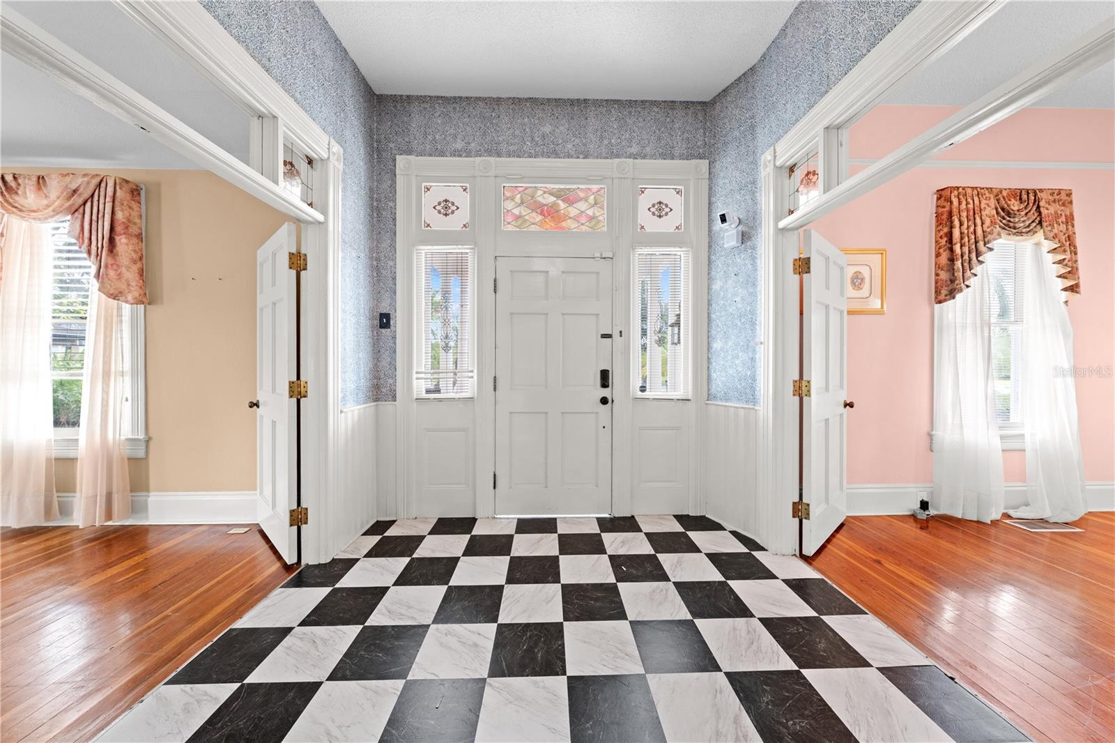 Image 16 of 100 For 212 Clyde Avenue