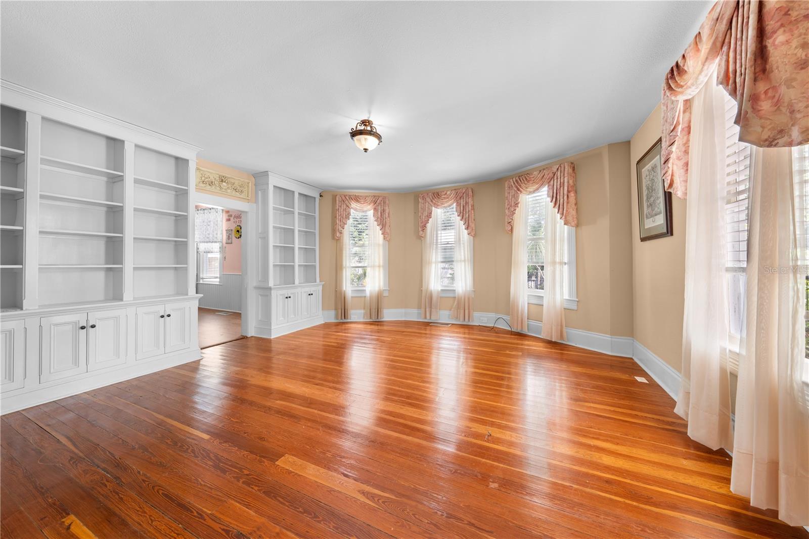 Image 18 of 100 For 212 Clyde Avenue