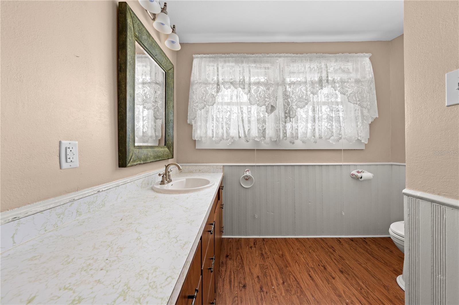 Image 30 of 100 For 212 Clyde Avenue