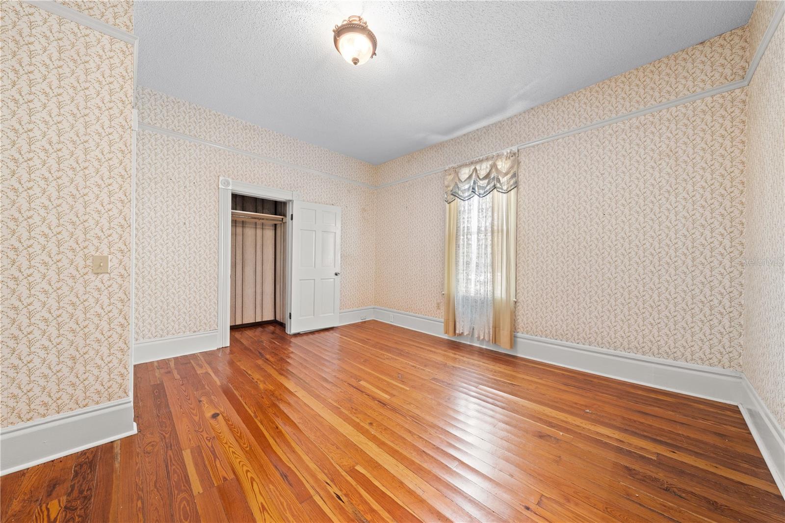 Image 31 of 100 For 212 Clyde Avenue