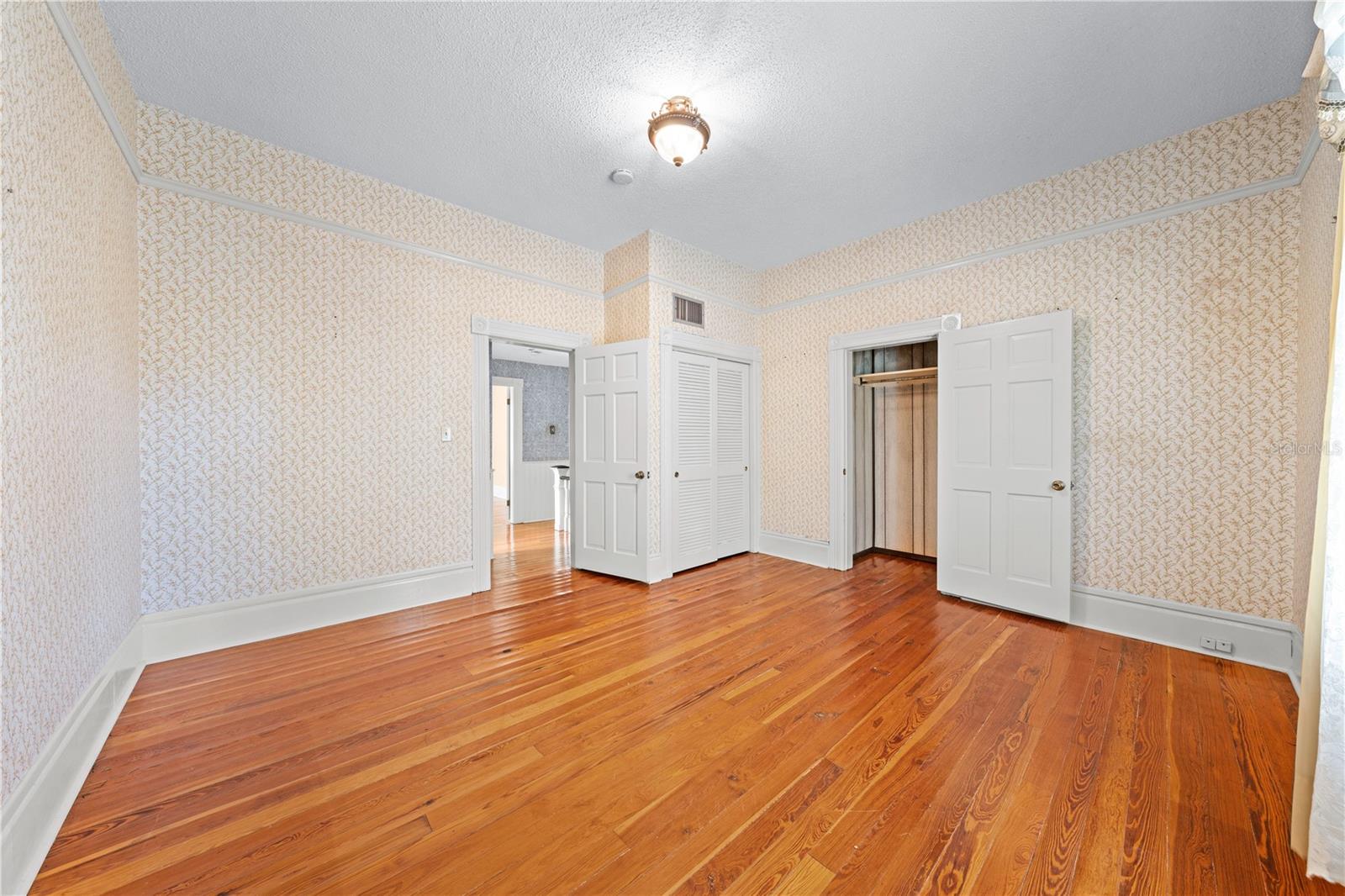 Image 32 of 100 For 212 Clyde Avenue