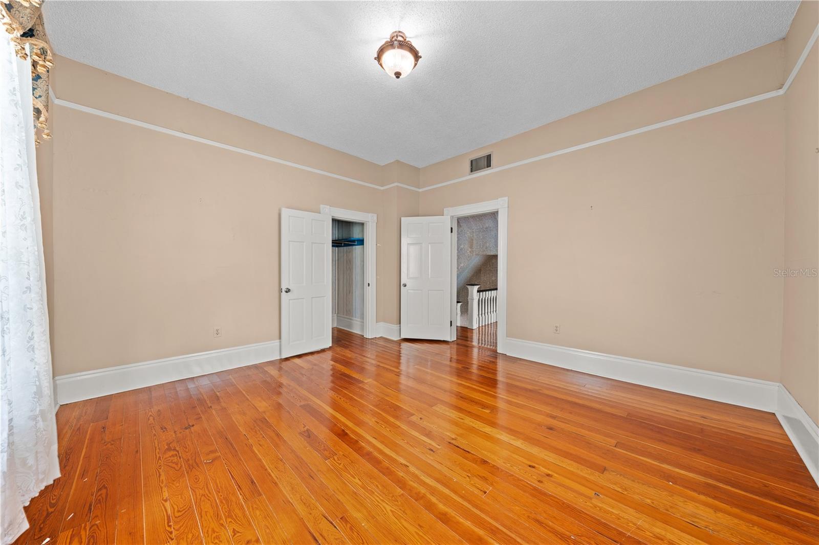 Image 36 of 100 For 212 Clyde Avenue