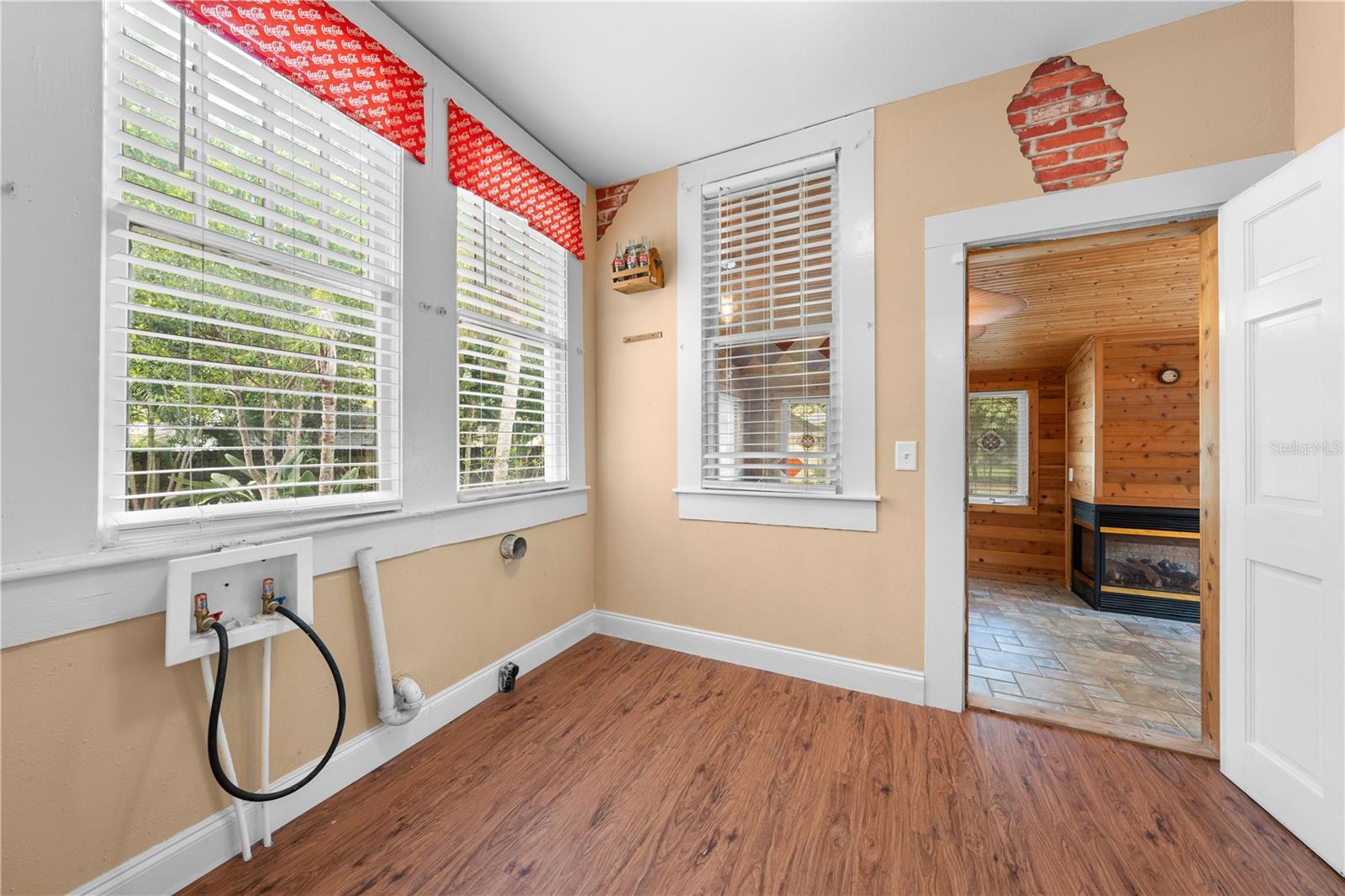 Image 45 of 100 For 212 Clyde Avenue