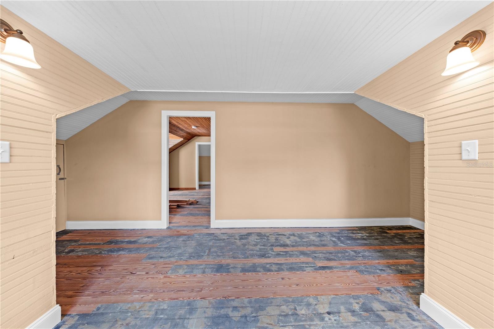 Image 90 of 100 For 212 Clyde Avenue