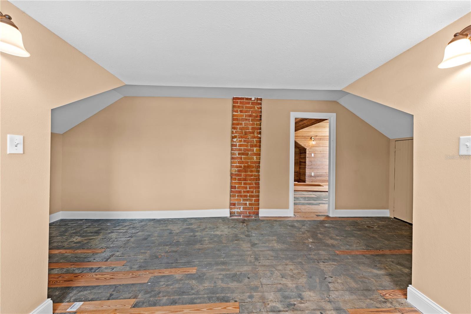 Image 91 of 100 For 212 Clyde Avenue