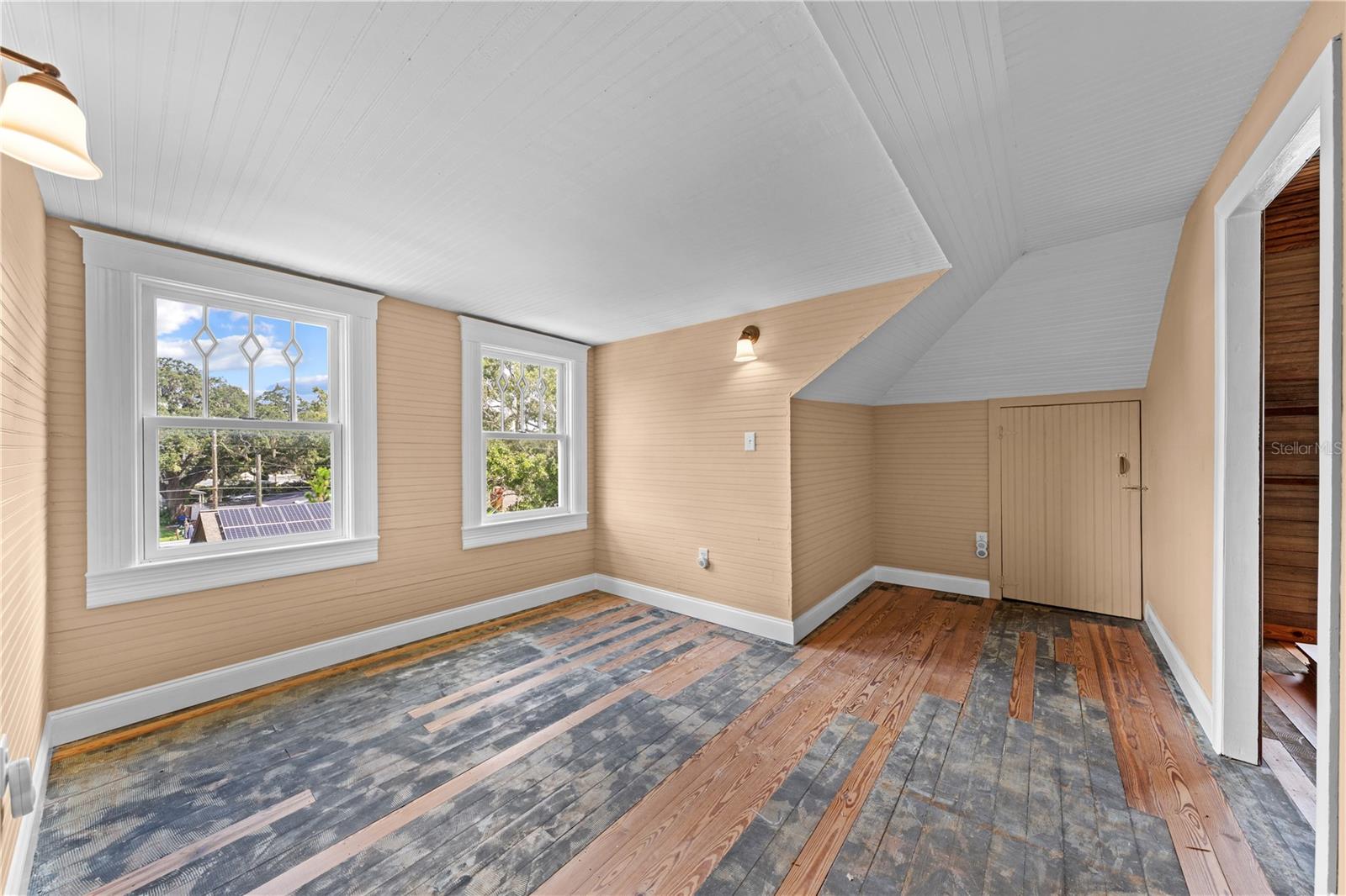 Image 92 of 100 For 212 Clyde Avenue
