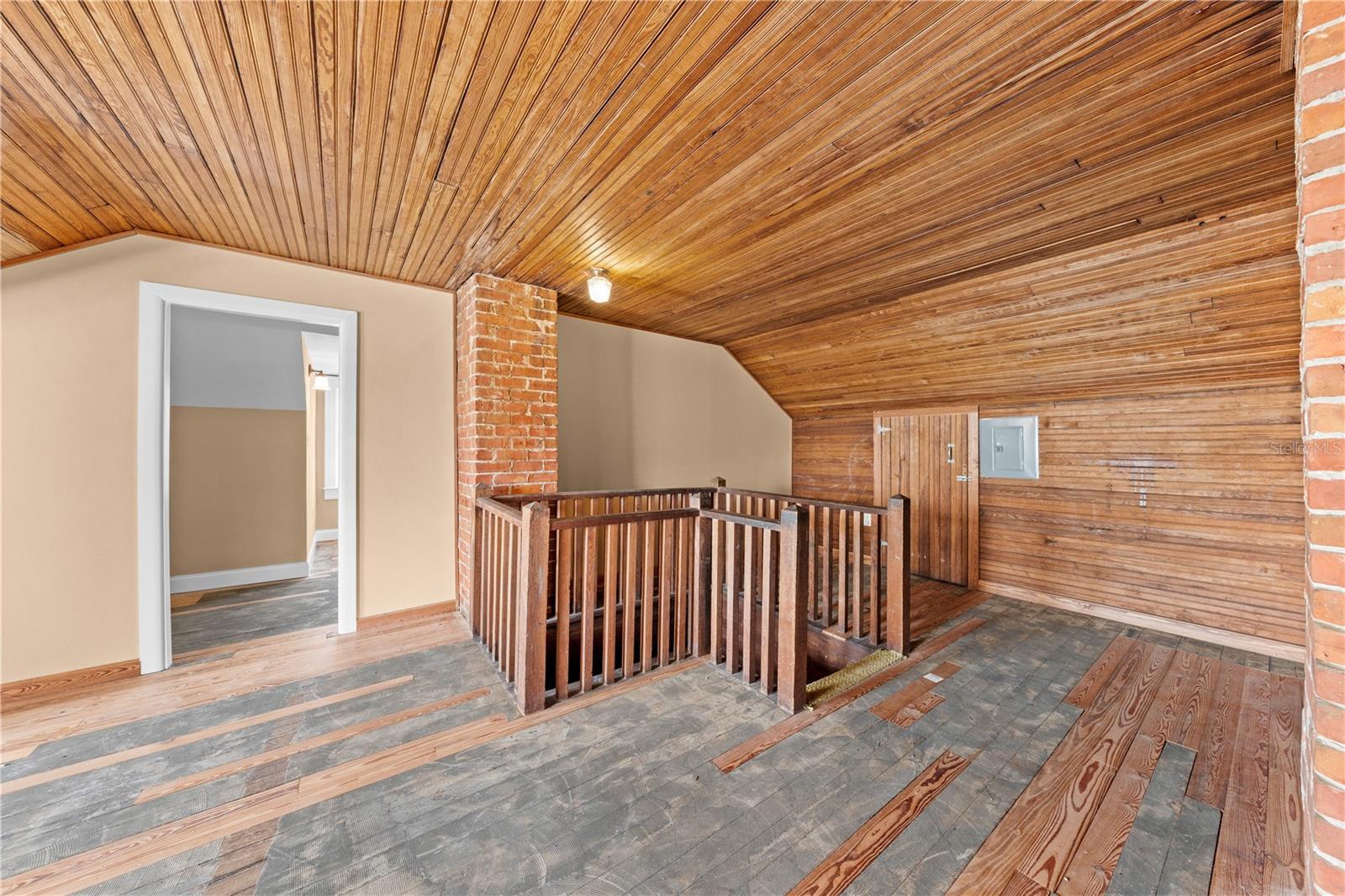Image 95 of 100 For 212 Clyde Avenue