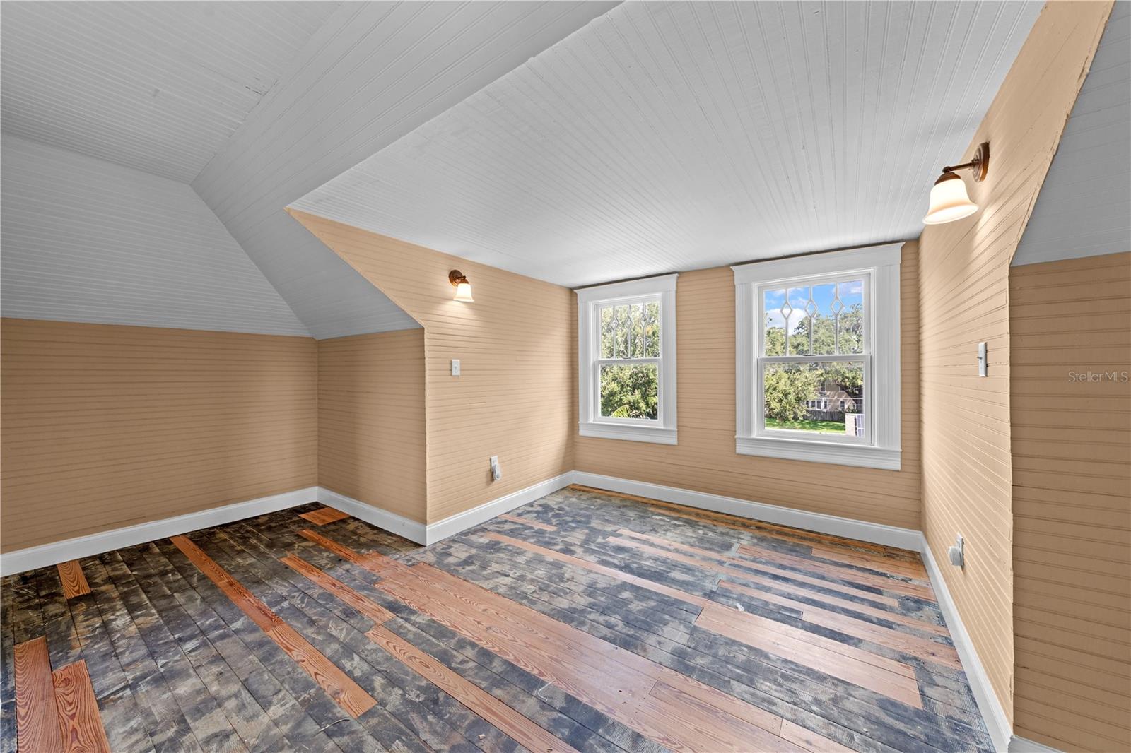 Image 96 of 100 For 212 Clyde Avenue