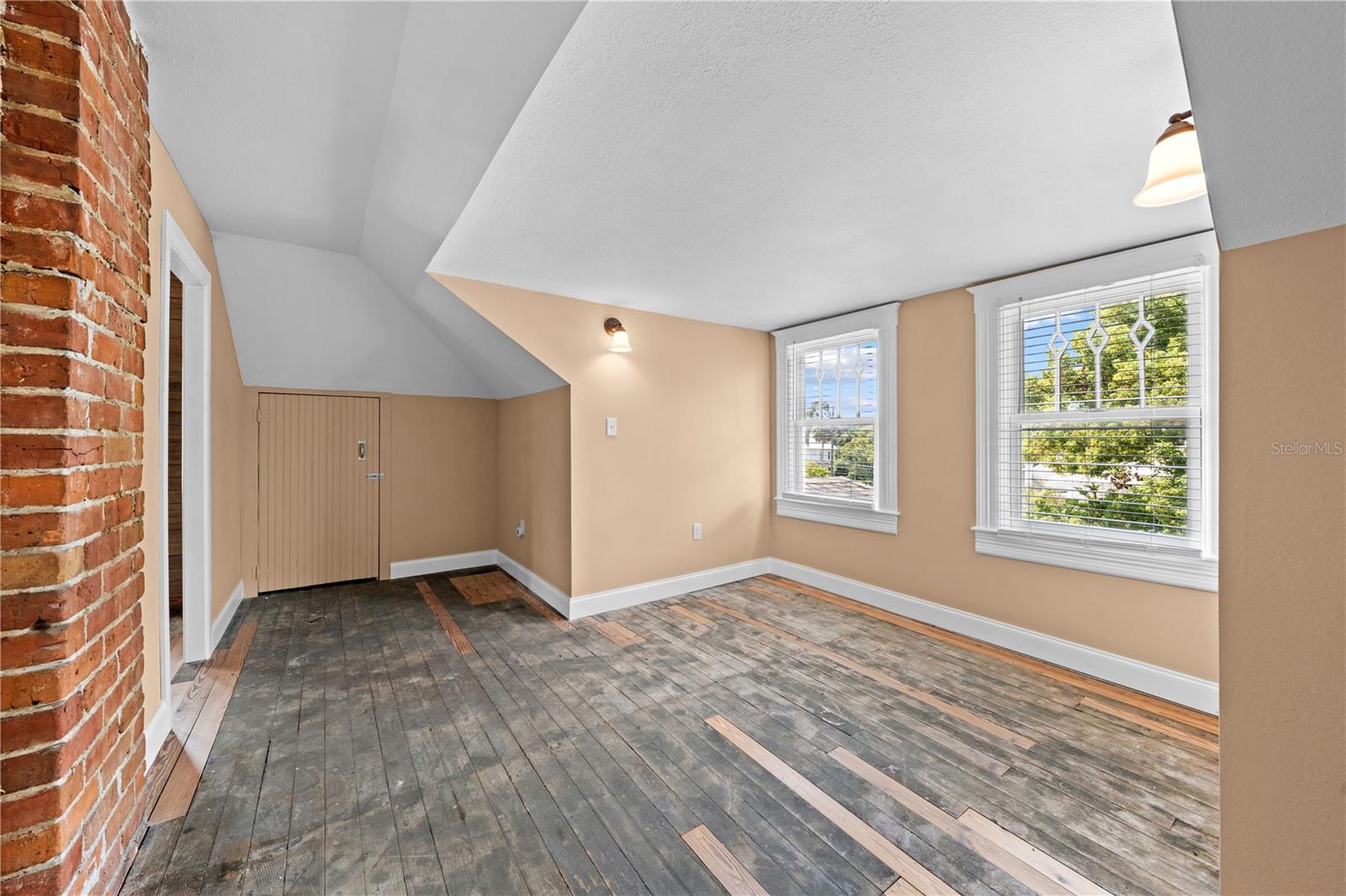Image 98 of 100 For 212 Clyde Avenue