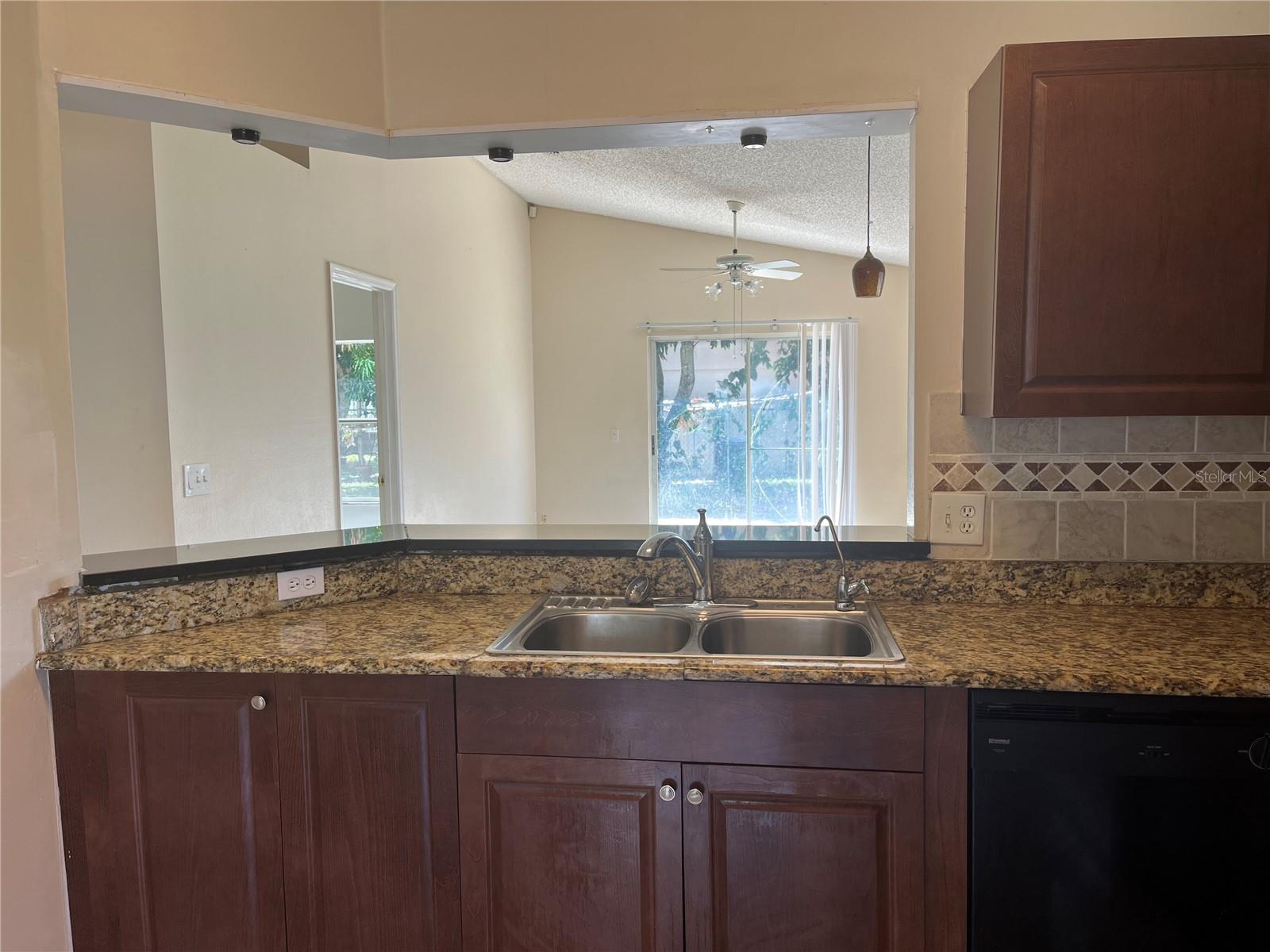 Image 10 of 10 For 2131 Rj Circle