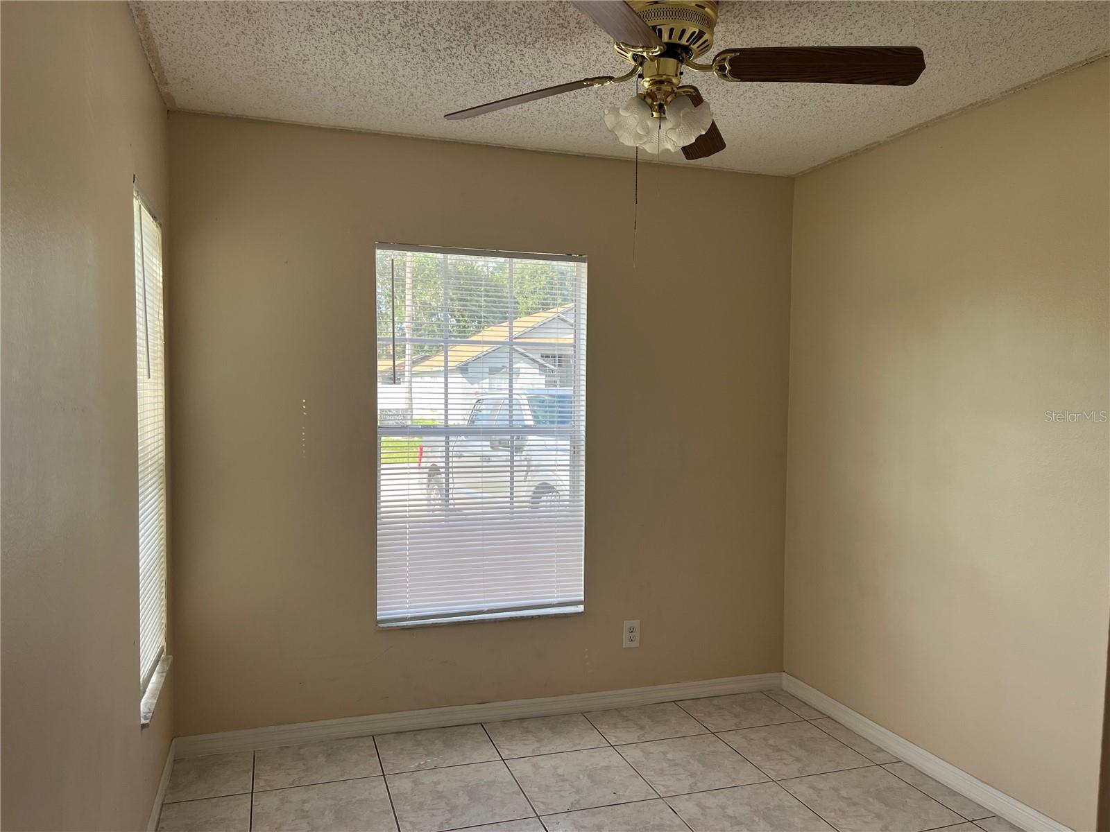 Image 15 of 16 For 2131 Rj Circle