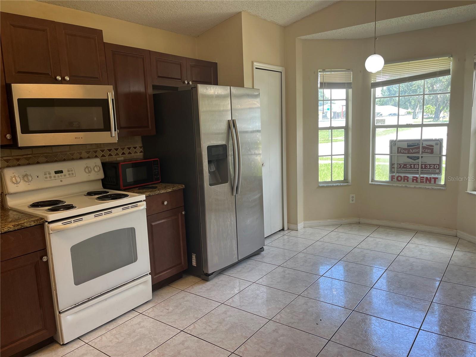 Image 2 of 10 For 2131 Rj Circle