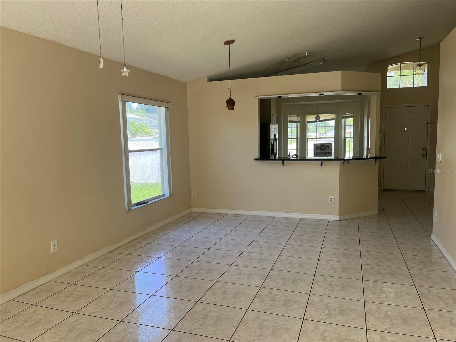 Image 3 of 10 For 2131 Rj Circle