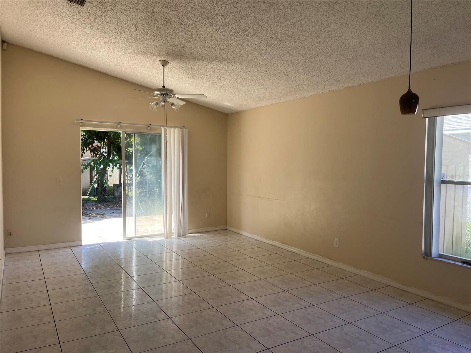 Image 4 of 10 For 2131 Rj Circle