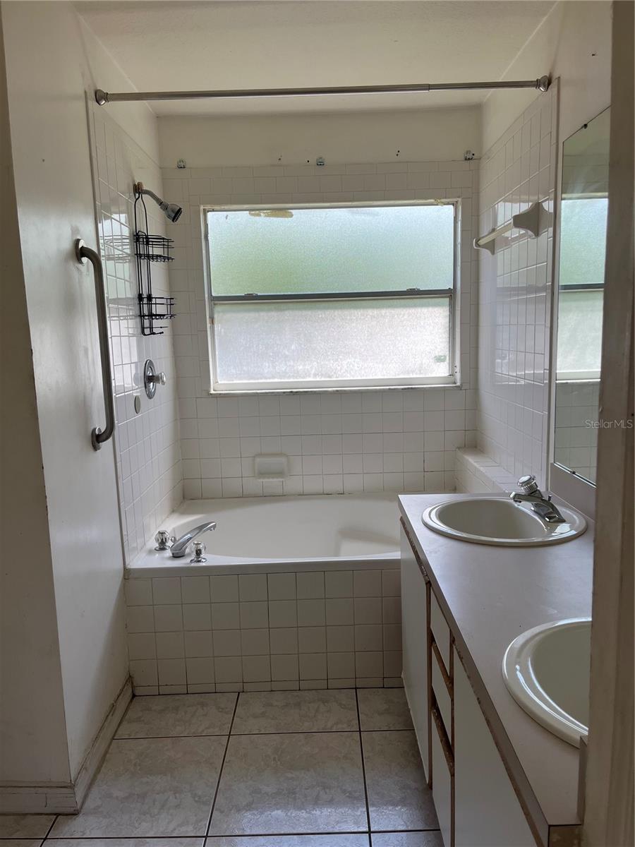Image 5 of 10 For 2131 Rj Circle
