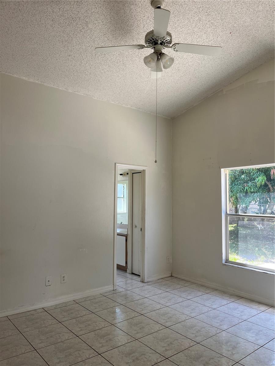 Image 6 of 10 For 2131 Rj Circle