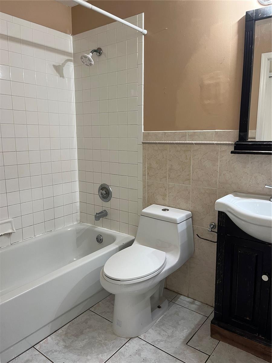 Image 8 of 10 For 2131 Rj Circle