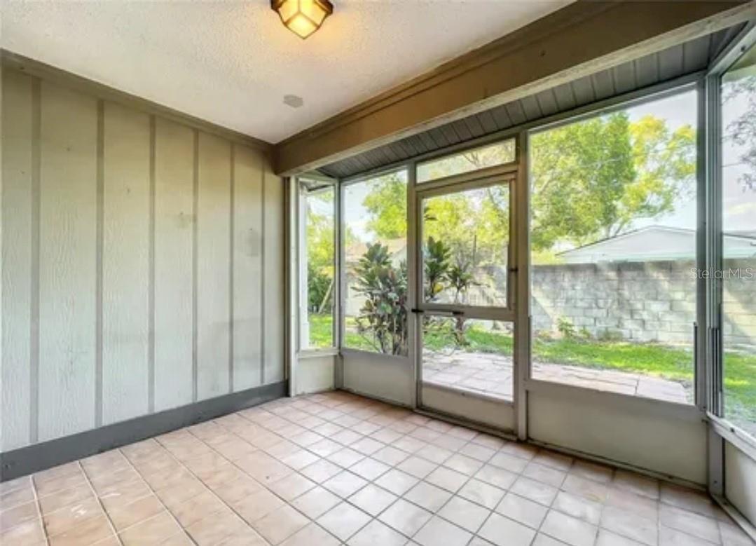 Image 12 of 21 For 623 Red Oak Circle 121