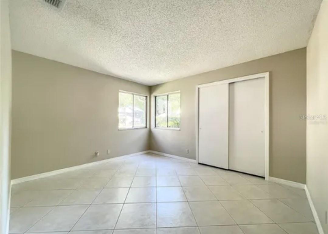 Image 7 of 21 For 623 Red Oak Circle 121