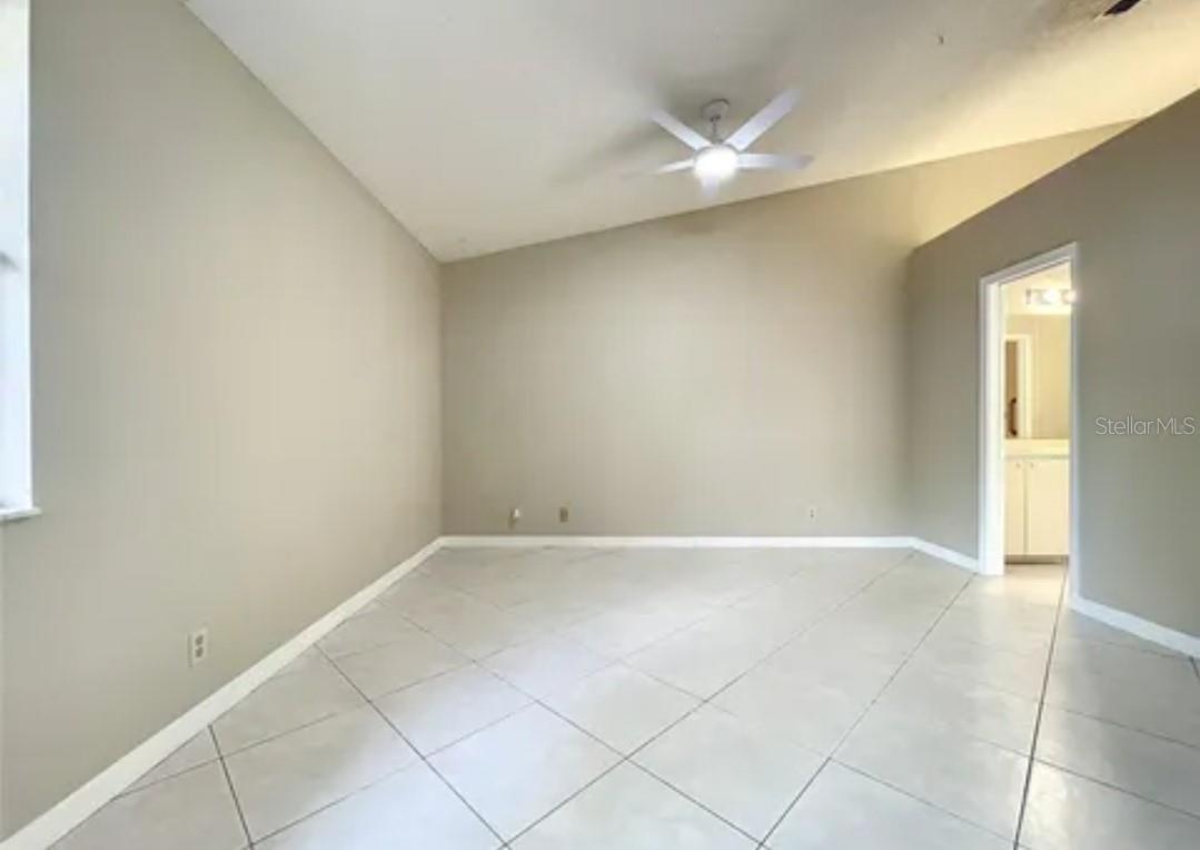 Image 8 of 21 For 623 Red Oak Circle 121