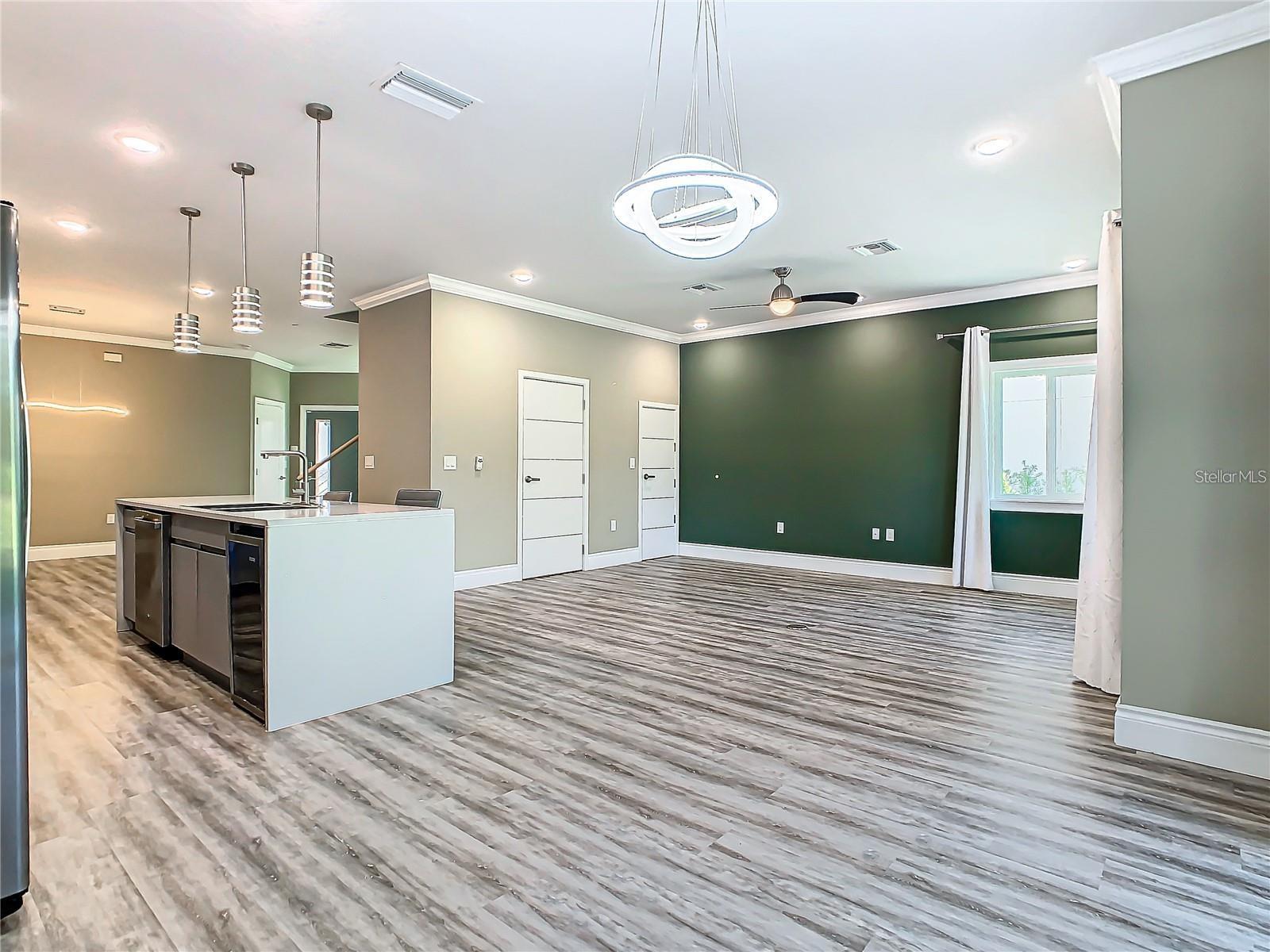 Image 31 of 50 For 2000 Greenbriar Terrace