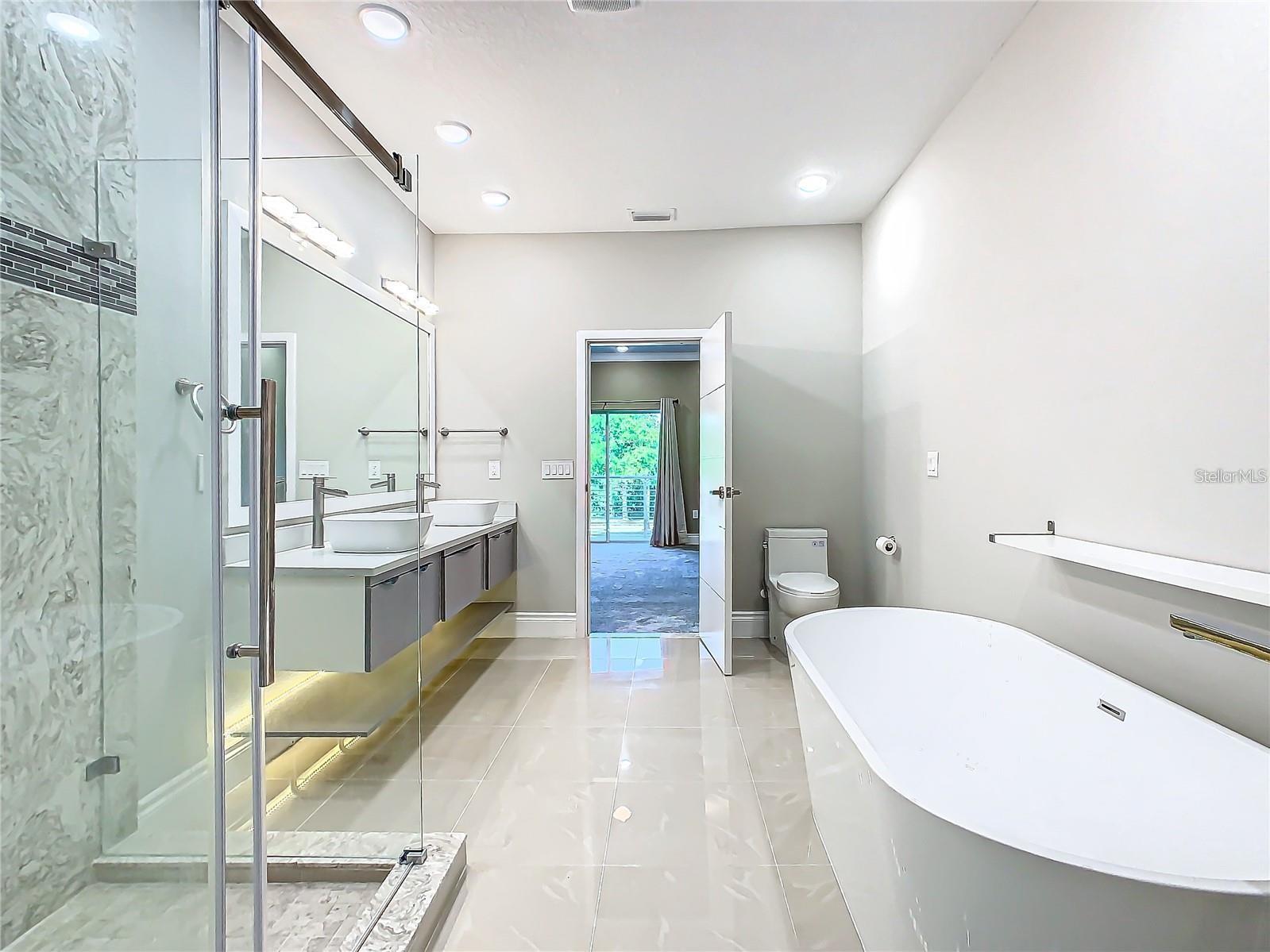 Image 5 of 50 For 2000 Greenbriar Terrace