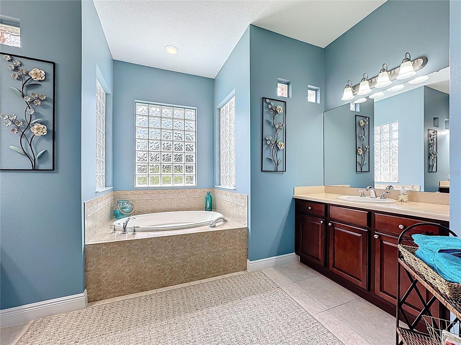 Image 30 of 79 For 670 Carmel Lane