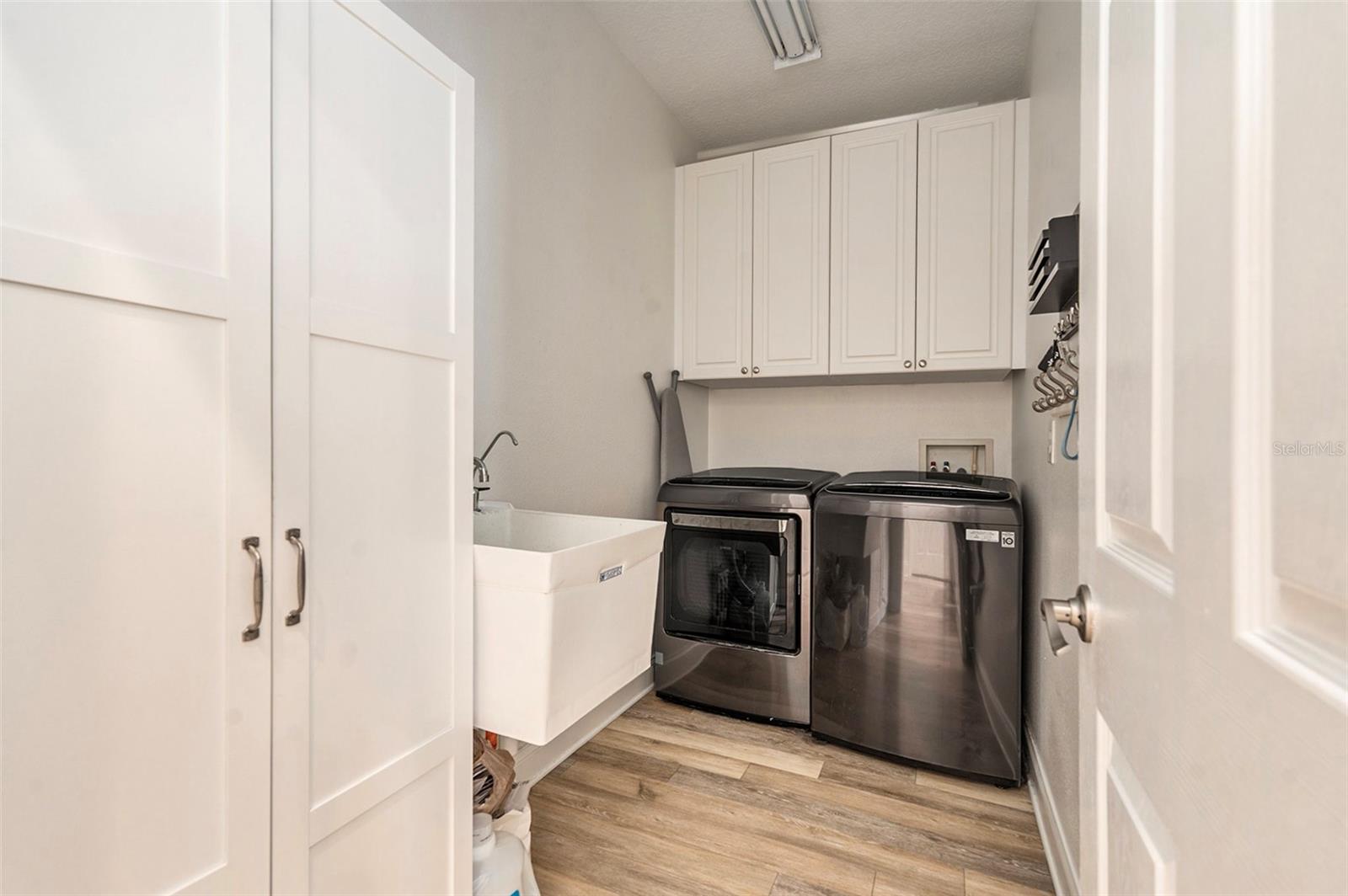 Listing photo id 12 for 2919 Marble Crest Drive