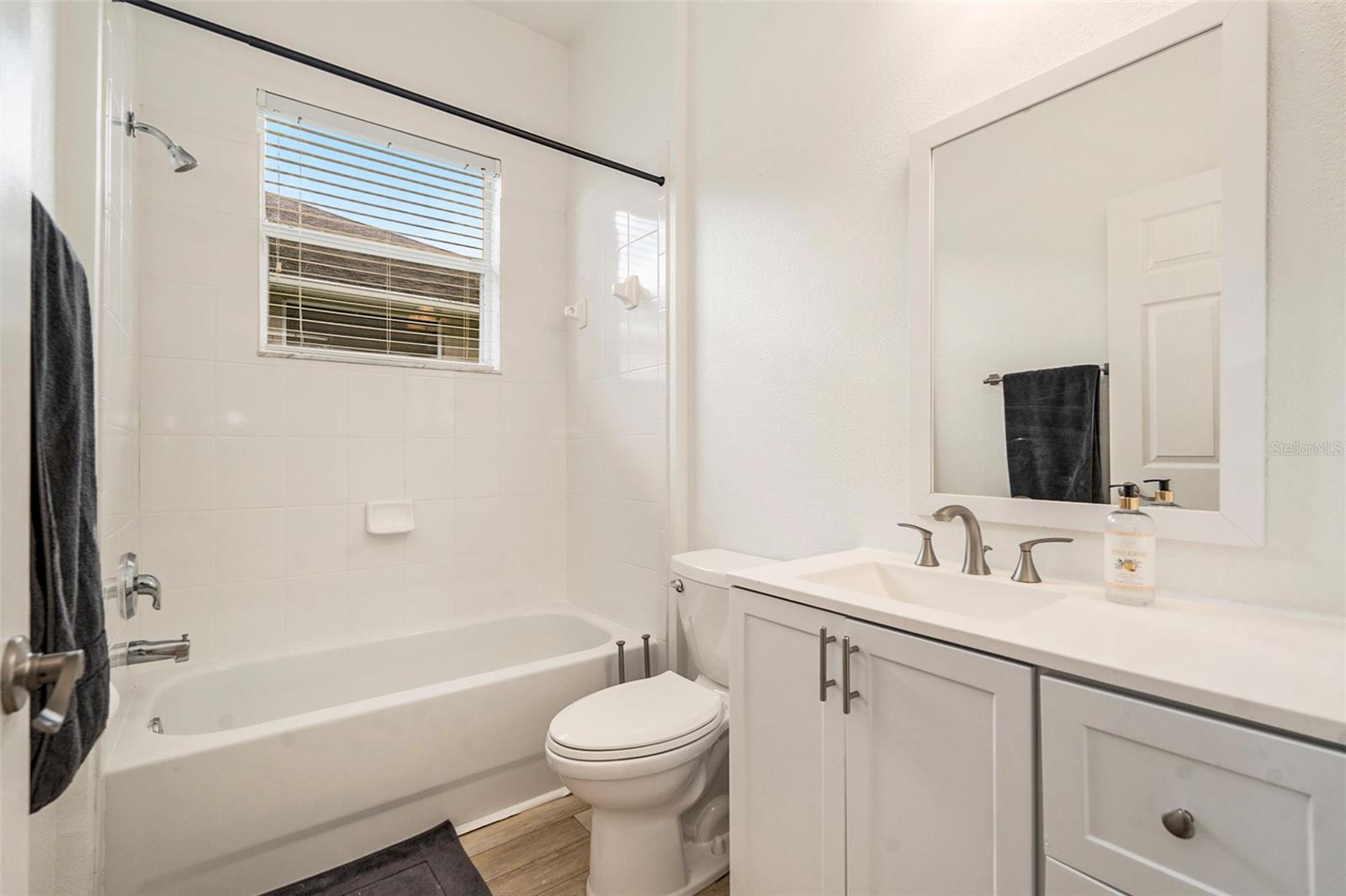 Listing photo id 24 for 2919 Marble Crest Drive