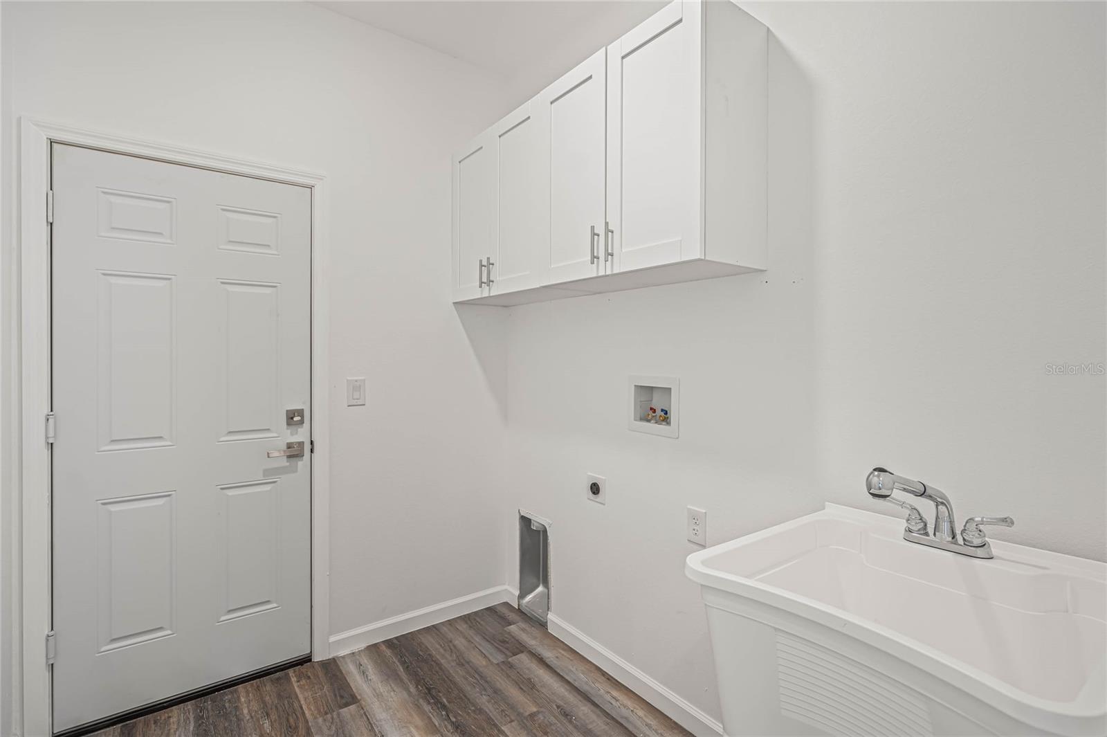Image 11 of 27 For 8001 Leonardo Street