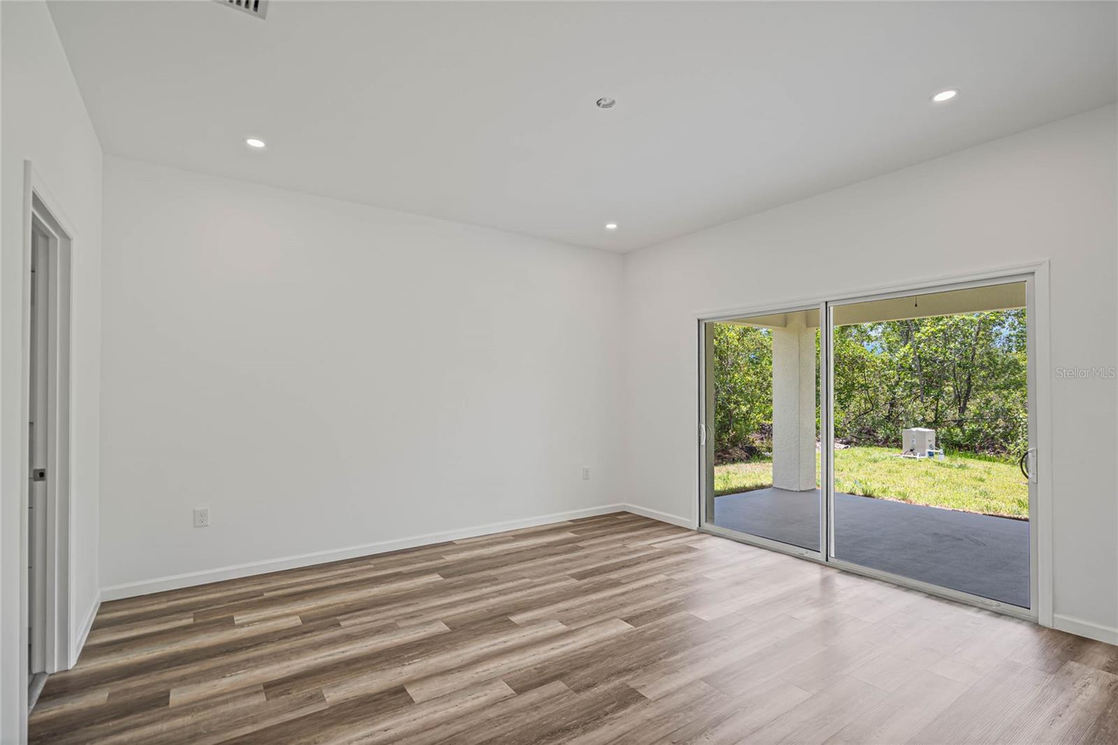 Image 12 of 27 For 8001 Leonardo Street