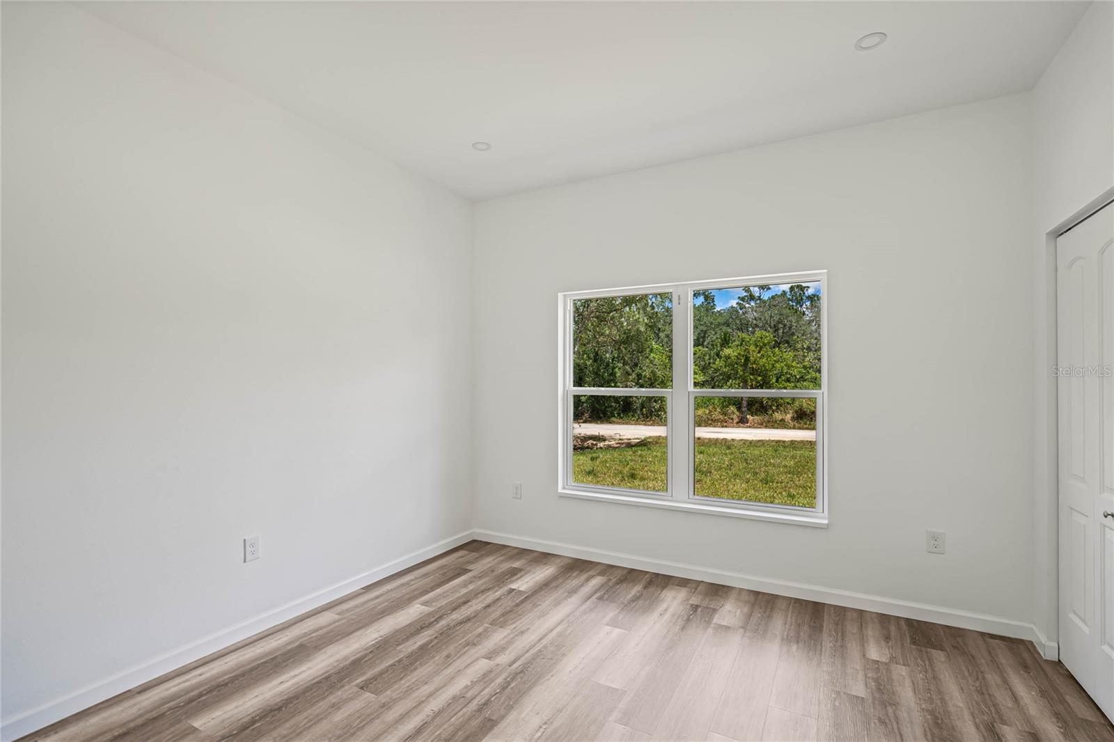 Image 13 of 27 For 8001 Leonardo Street