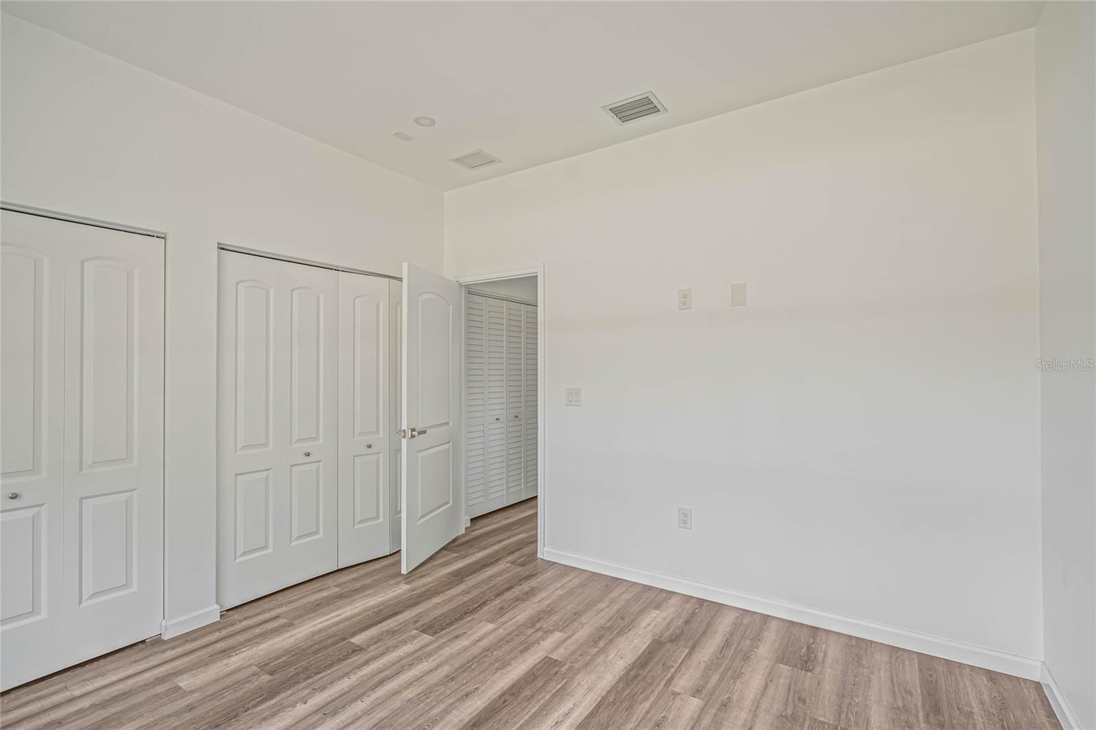 Image 15 of 27 For 8001 Leonardo Street