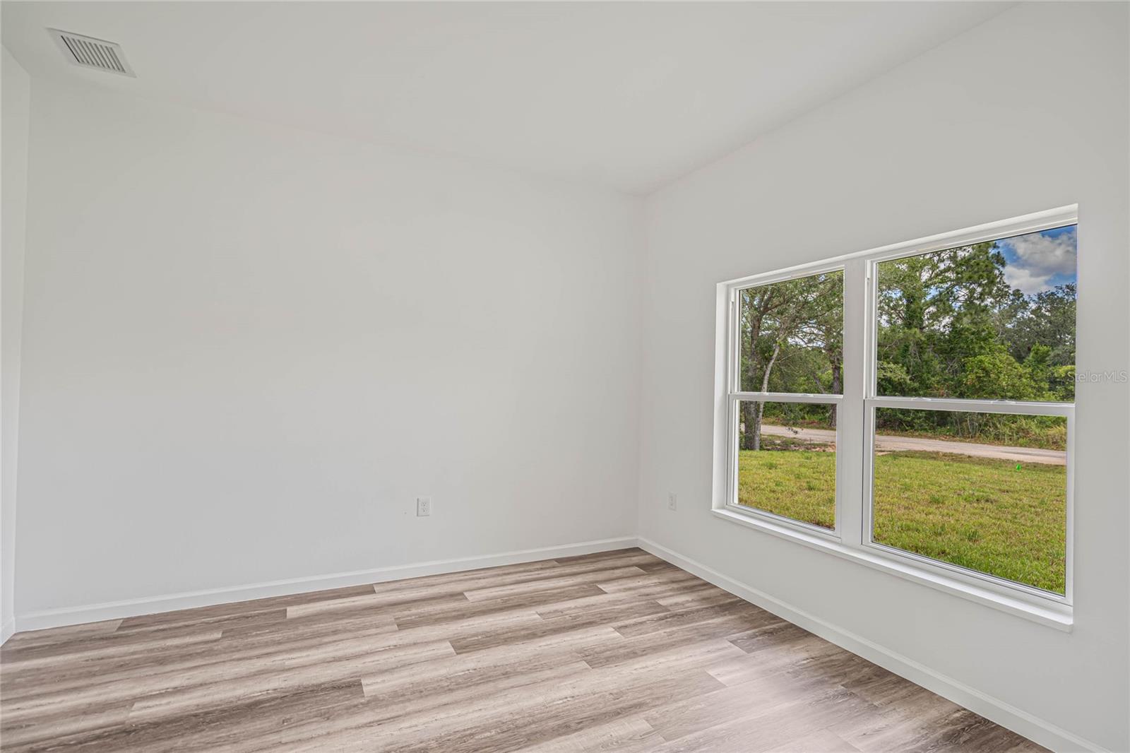Image 18 of 27 For 8001 Leonardo Street