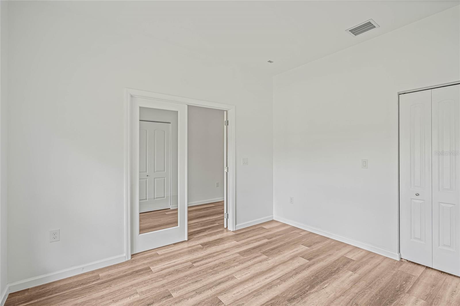 Image 19 of 27 For 8001 Leonardo Street