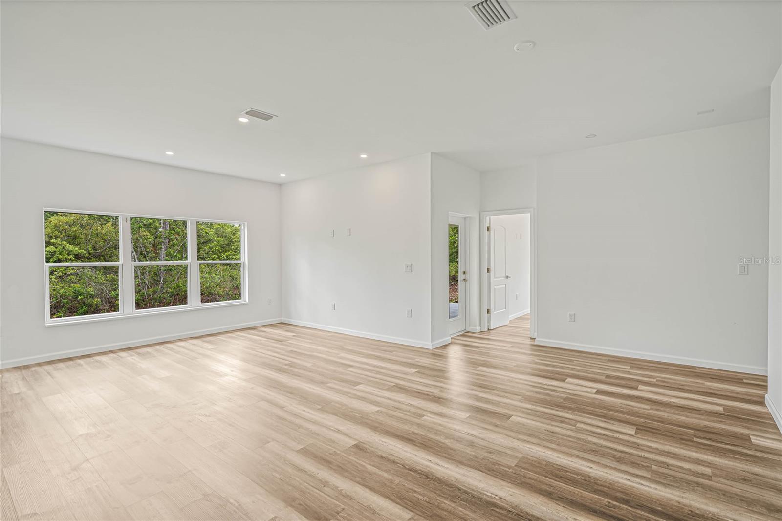Image 2 of 27 For 8001 Leonardo Street