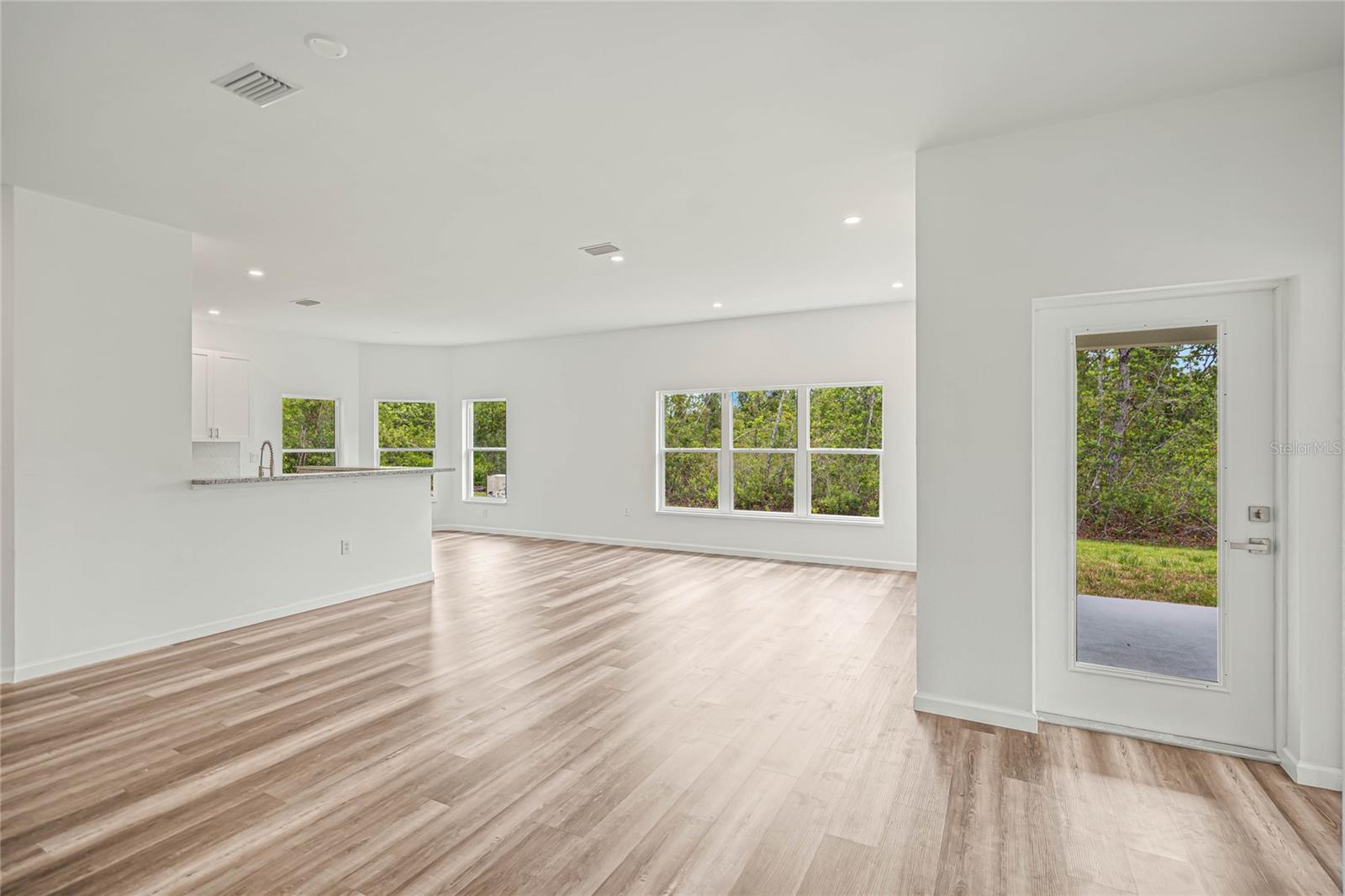 Image 3 of 27 For 8001 Leonardo Street