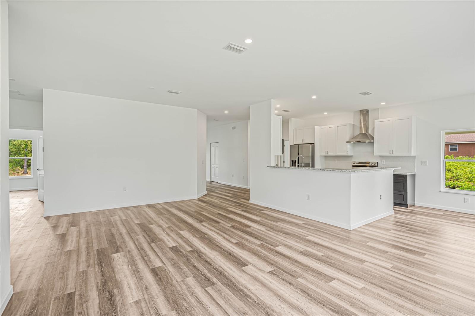 Image 4 of 27 For 8001 Leonardo Street