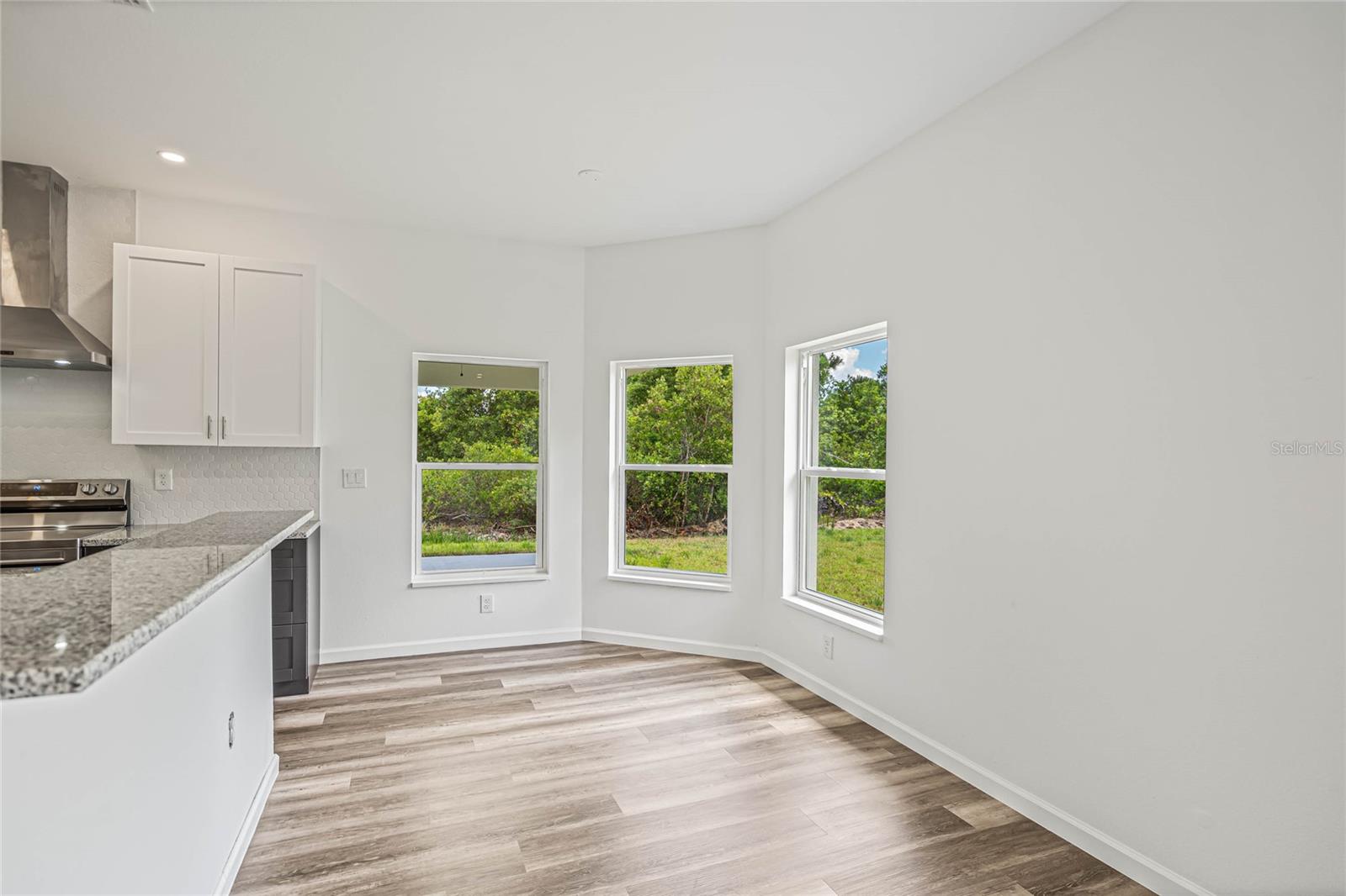 Image 6 of 27 For 8001 Leonardo Street