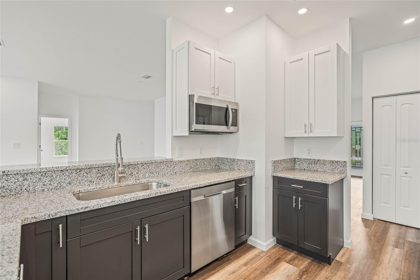 Image 8 of 27 For 8001 Leonardo Street