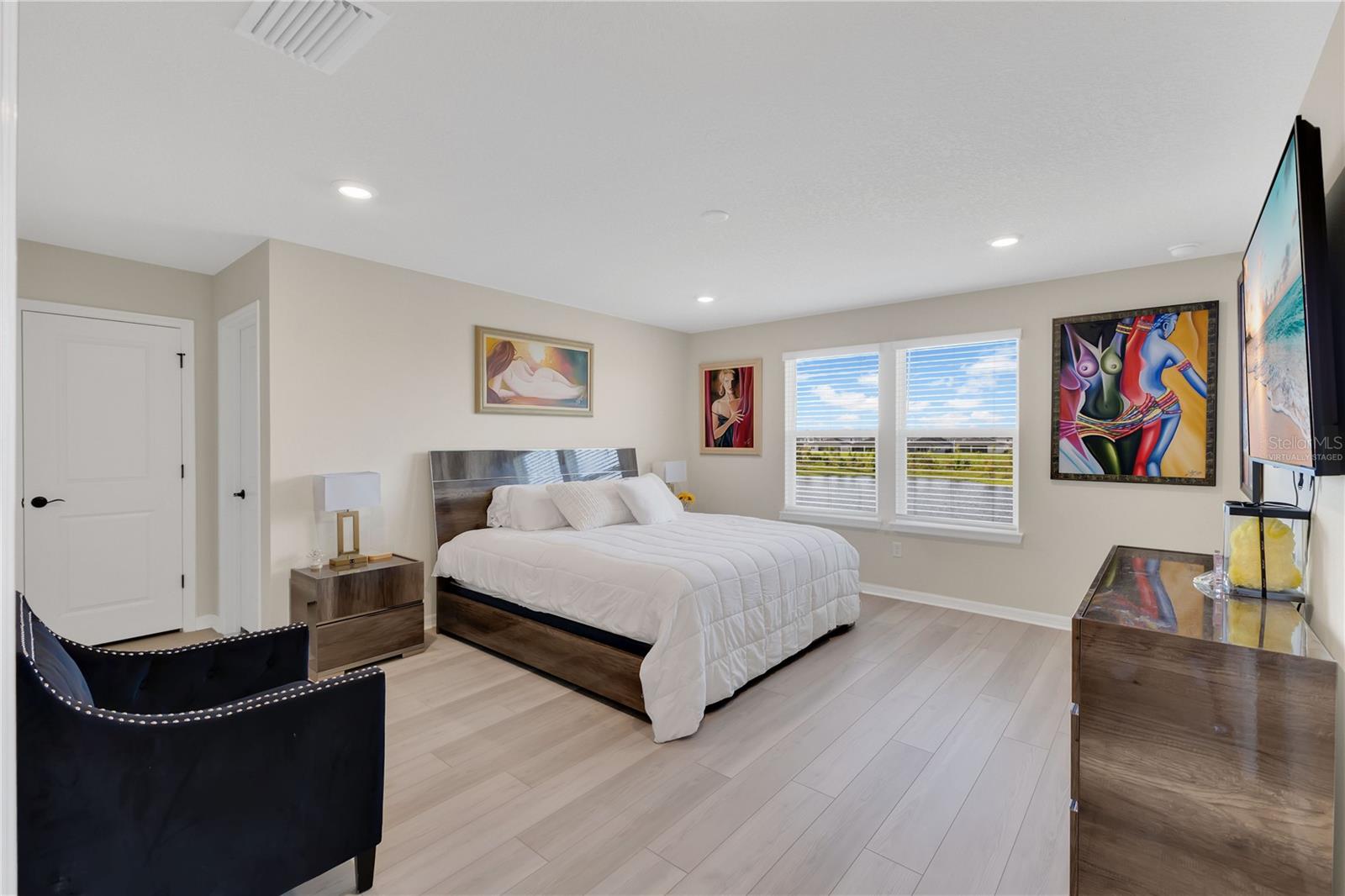 Image 14 of 41 For 6920 Rosy Sky Avenue