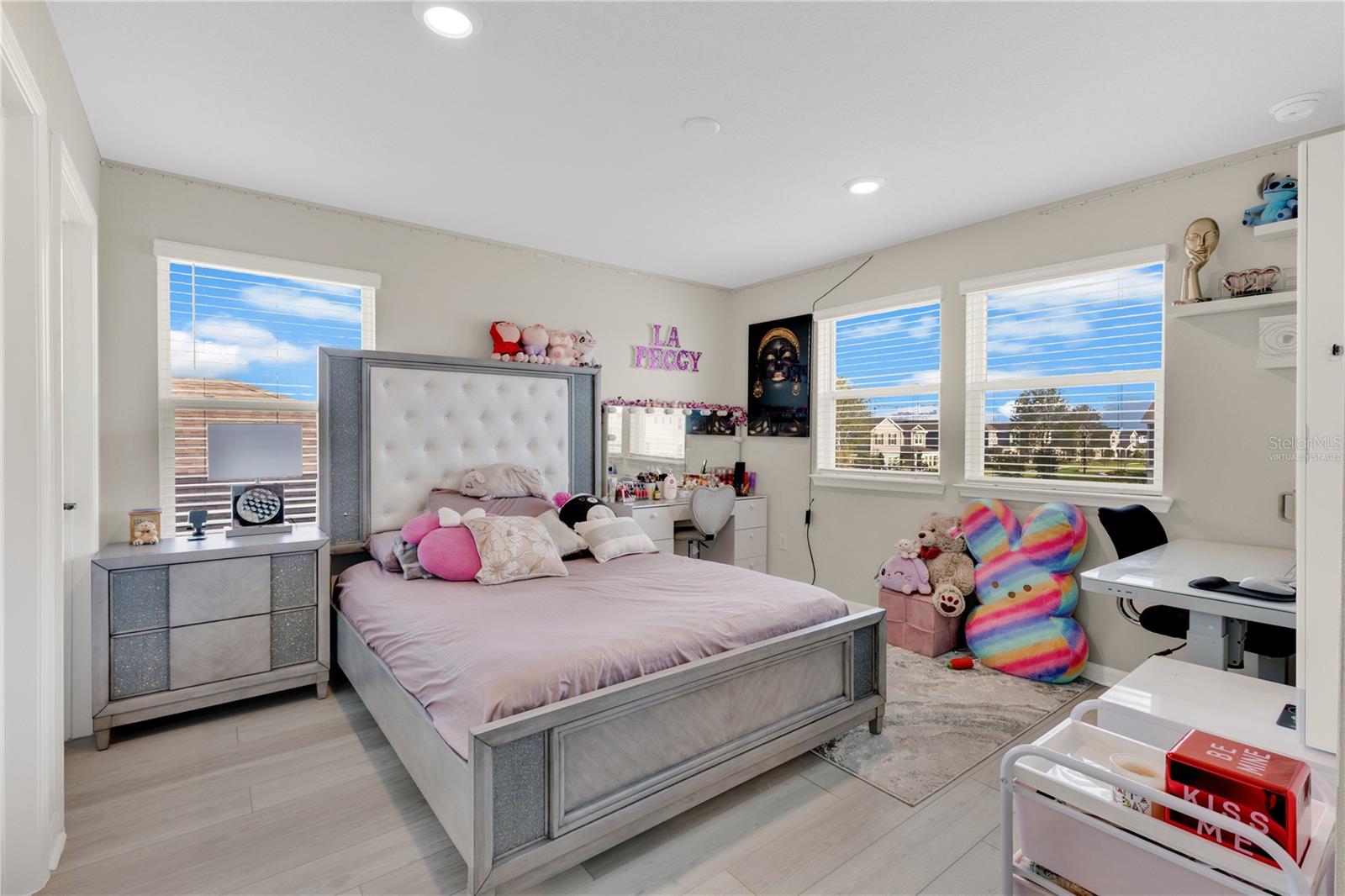 Image 22 of 41 For 6920 Rosy Sky Avenue